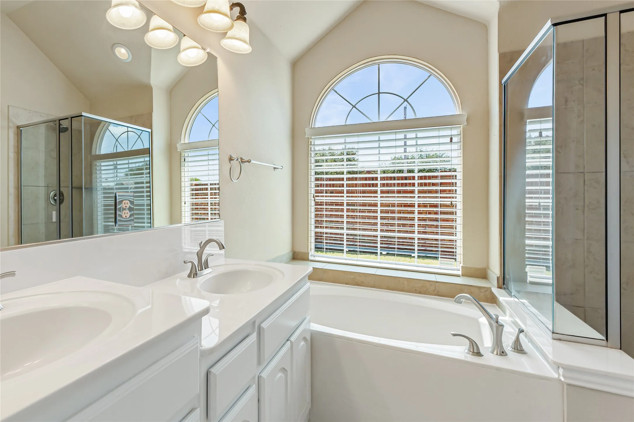 Single Family Residence For Rent in Denton County , 928 Wellington Drive, Lewisville, Texas 75067, 3 Bedroom, 2 Bathroom, 2 Garage spaces, 1,736 Sqft, built in 2013, mls#21408108, Real Estate Agent in Lewisville, Homes For Rent in Denton county, Homes For Rent in Lewisville, Realtor in Lewisville Texas, Real Estate Brokerage Independent Realty Texas, Luminita Cordes Realtor