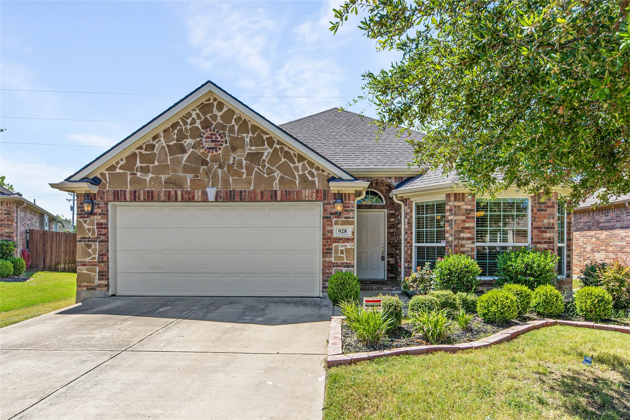 Single Family Residence For Rent in Denton County , 928 Wellington Drive, Lewisville, Texas 75067, 3 Bedroom, 2 Bathroom, 2 Garage spaces, 1,736 Sqft, built in 2013, mls#21408108, Real Estate Agent in Lewisville, Homes For Rent in Denton county, Homes For Rent in Lewisville, Realtor in Lewisville Texas, Real Estate Brokerage Independent Realty Texas, Luminita Cordes Realtor