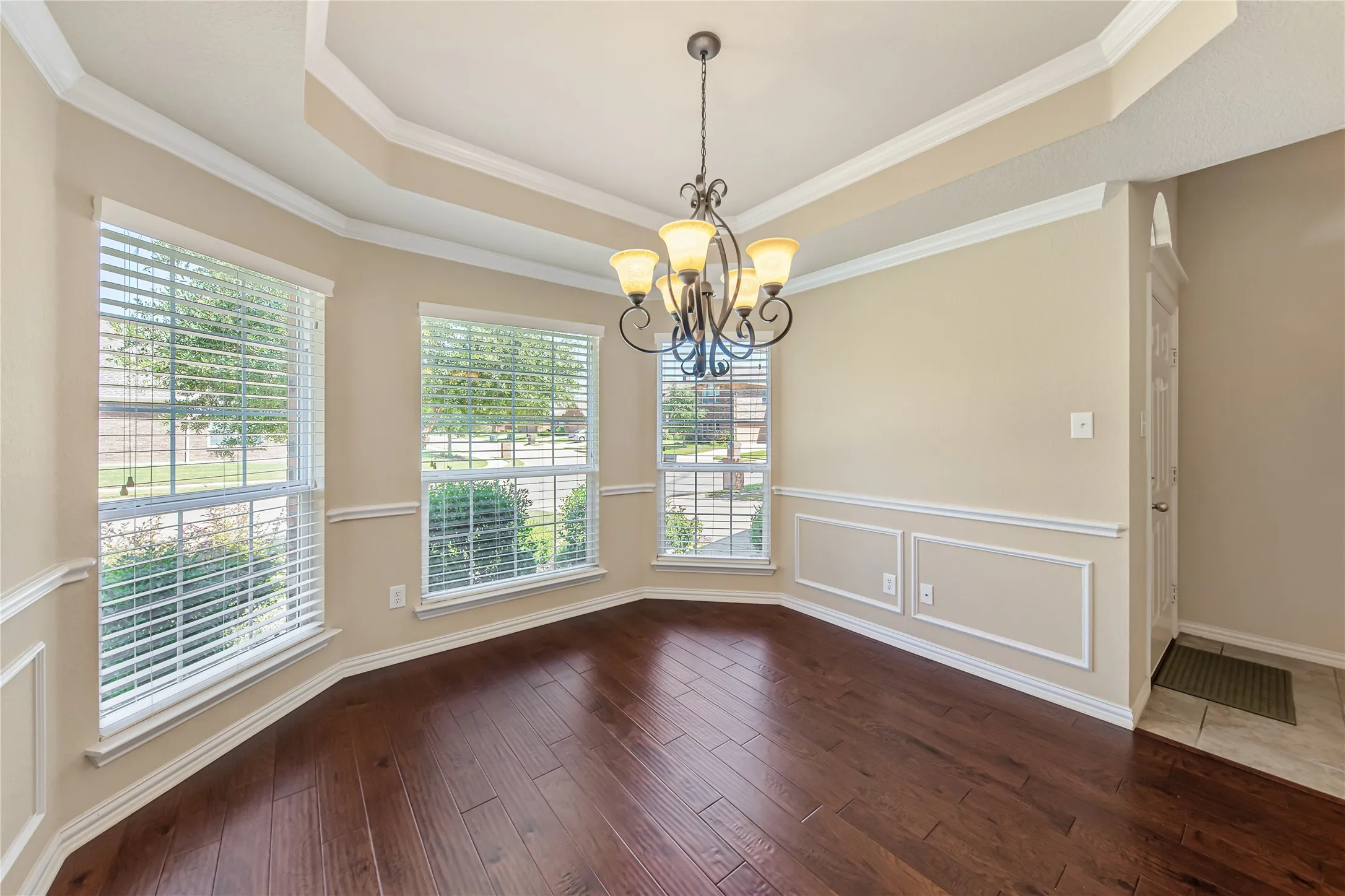 Single Family Residence For Rent in Denton County , 928 Wellington Drive, Lewisville, Texas 75067, 3 Bedroom, 2 Bathroom, 2 Garage spaces, 1,736 Sqft, built in 2013, mls#21408108, Real Estate Agent in Lewisville, Homes For Rent in Denton county, Homes For Rent in Lewisville, Realtor in Lewisville Texas, Real Estate Brokerage Independent Realty Texas, Luminita Cordes Realtor