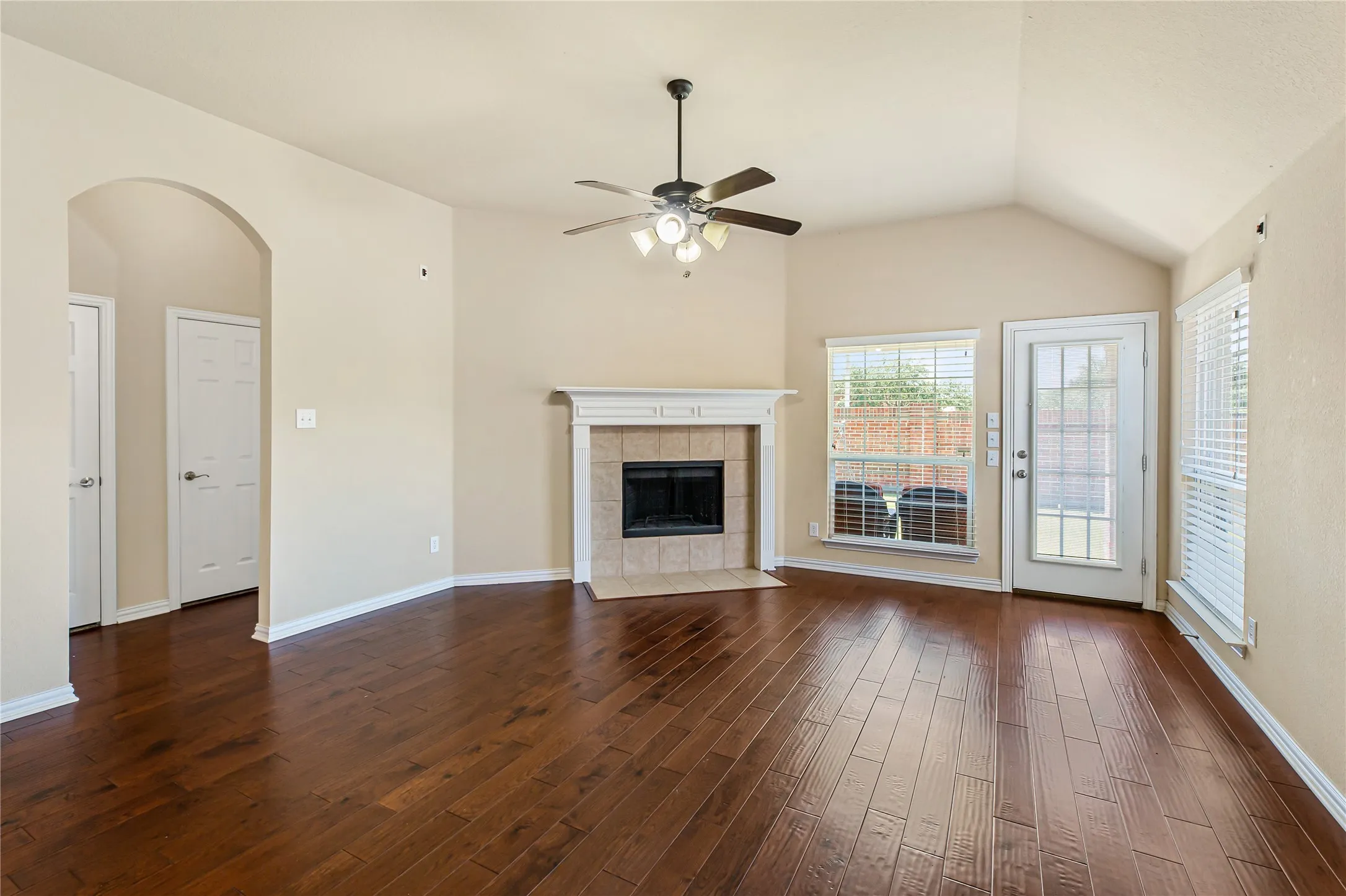 Single Family Residence For Rent in Denton County , 928 Wellington Drive, Lewisville, Texas 75067, 3 Bedroom, 2 Bathroom, 2 Garage spaces, 1,736 Sqft, built in 2013, mls#21408108, Real Estate Agent in Lewisville, Homes For Rent in Denton county, Homes For Rent in Lewisville, Realtor in Lewisville Texas, Real Estate Brokerage Independent Realty Texas, Luminita Cordes Realtor