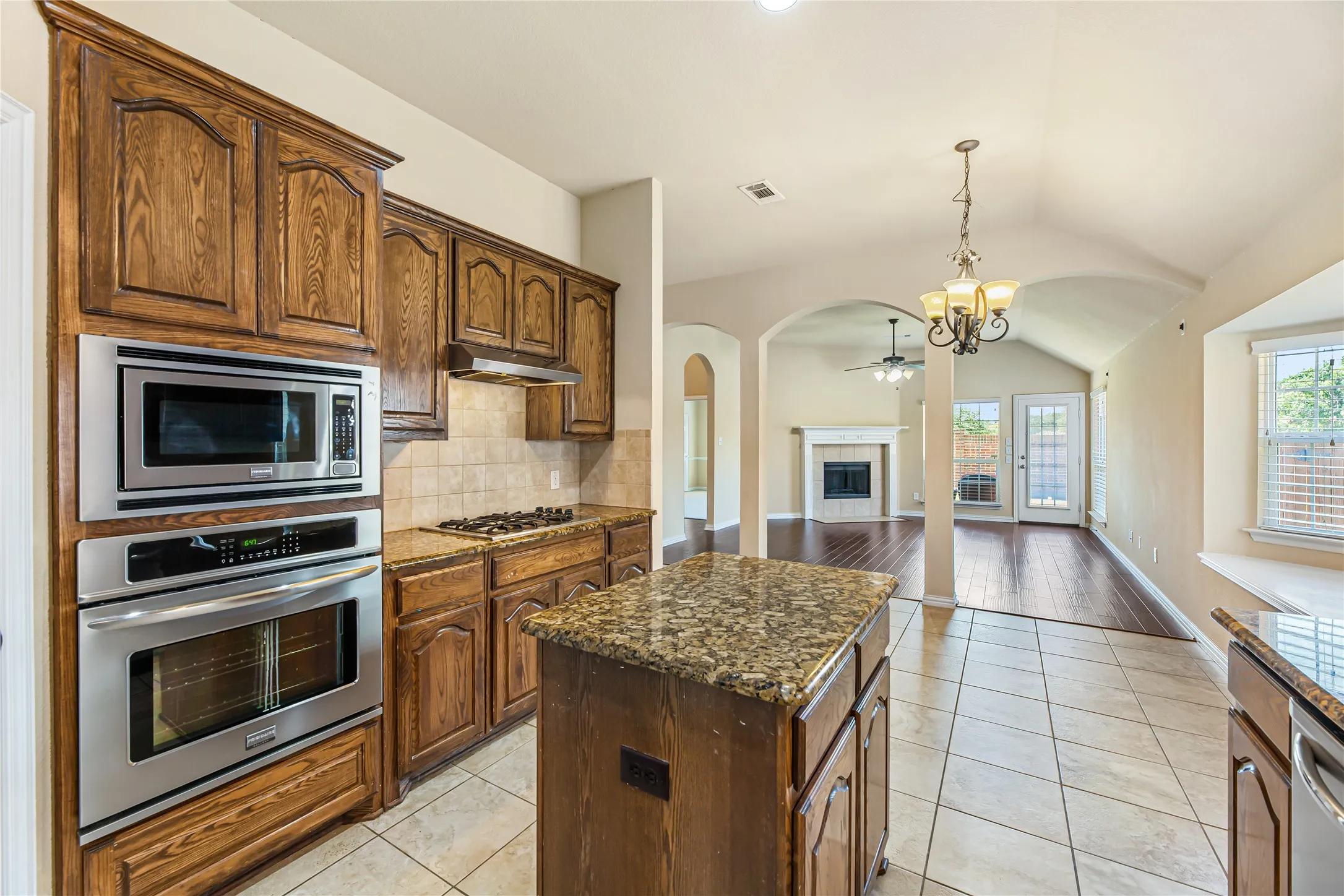 Single Family Residence For Rent in Denton County , 928 Wellington Drive, Lewisville, Texas 75067, 3 Bedroom, 2 Bathroom, 2 Garage spaces, 1,736 Sqft, built in 2013, mls#21408108, Real Estate Agent in Lewisville, Homes For Rent in Denton county, Homes For Rent in Lewisville, Realtor in Lewisville Texas, Real Estate Brokerage Independent Realty Texas, Luminita Cordes Realtor