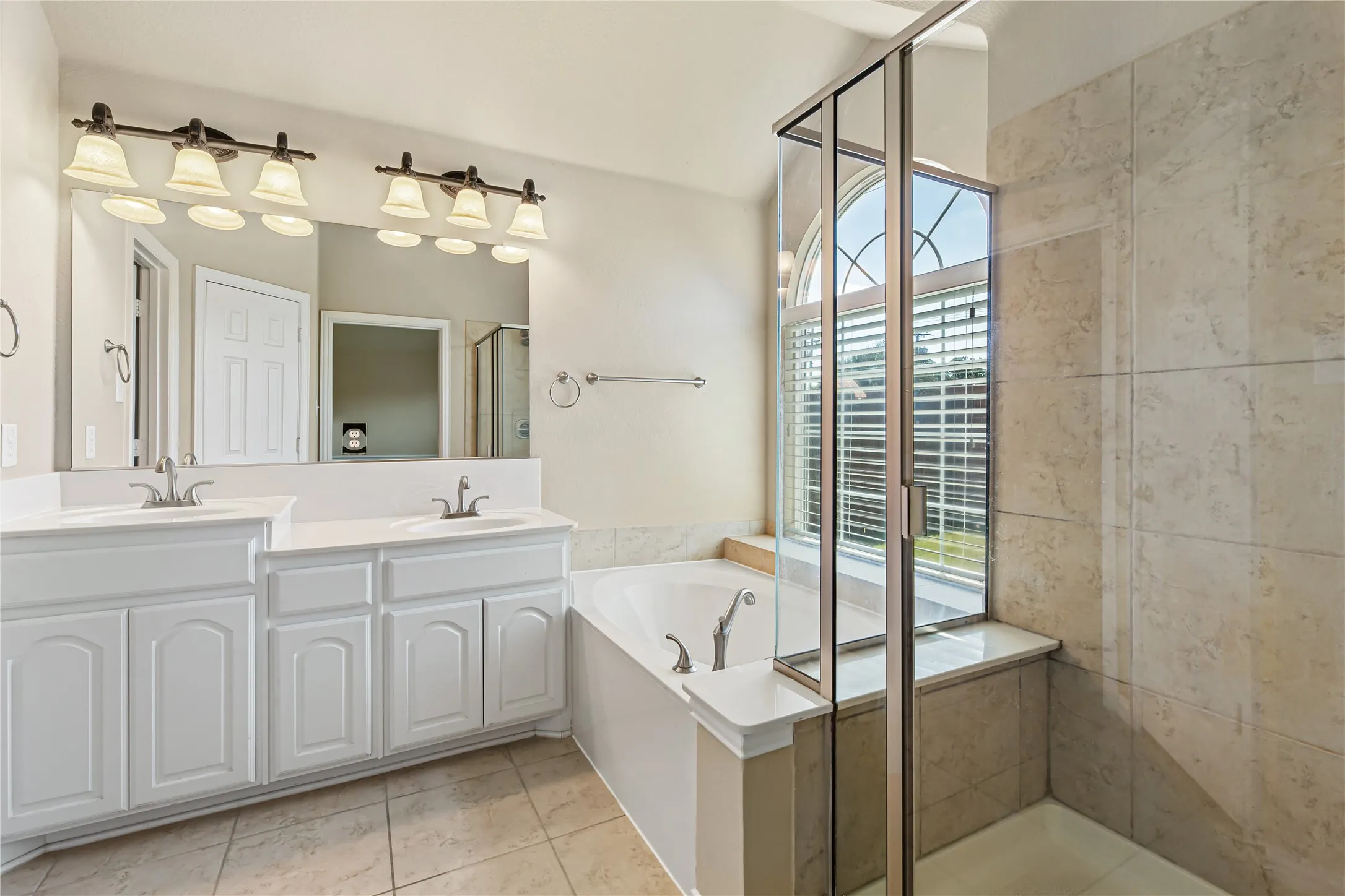 Single Family Residence For Rent in Denton County , 928 Wellington Drive, Lewisville, Texas 75067, 3 Bedroom, 2 Bathroom, 2 Garage spaces, 1,736 Sqft, built in 2013, mls#21408108, Real Estate Agent in Lewisville, Homes For Rent in Denton county, Homes For Rent in Lewisville, Realtor in Lewisville Texas, Real Estate Brokerage Independent Realty Texas, Luminita Cordes Realtor