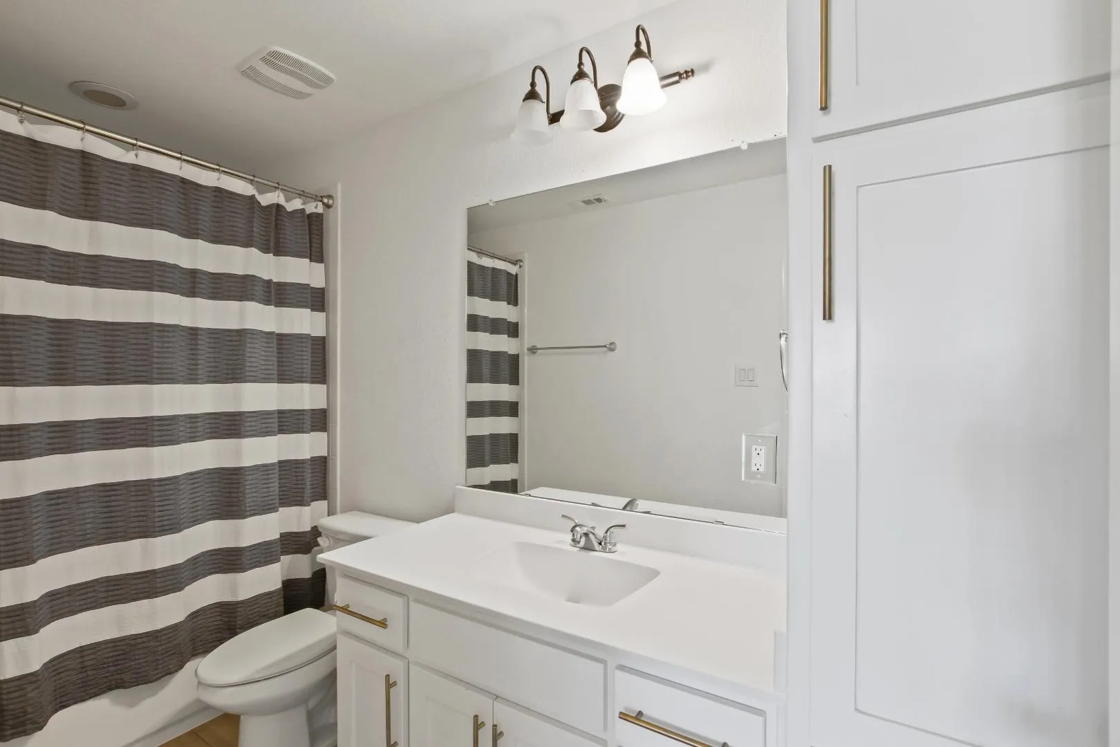 Single Family Residence For Rent in Collin County , 774 Corner Post Path, Celina, Texas 75009, 4 Bedroom, 4 Bathroom, 2 Garage spaces, 3,446 Sqft, built in 2019, mls#21407953, Real Estate Agent in Celina, Homes For Rent in Collin county, Homes For Rent in Celina, Realtor in Celina Texas, Real Estate Brokerage Independent Realty Texas, Luminita Cordes Realtor