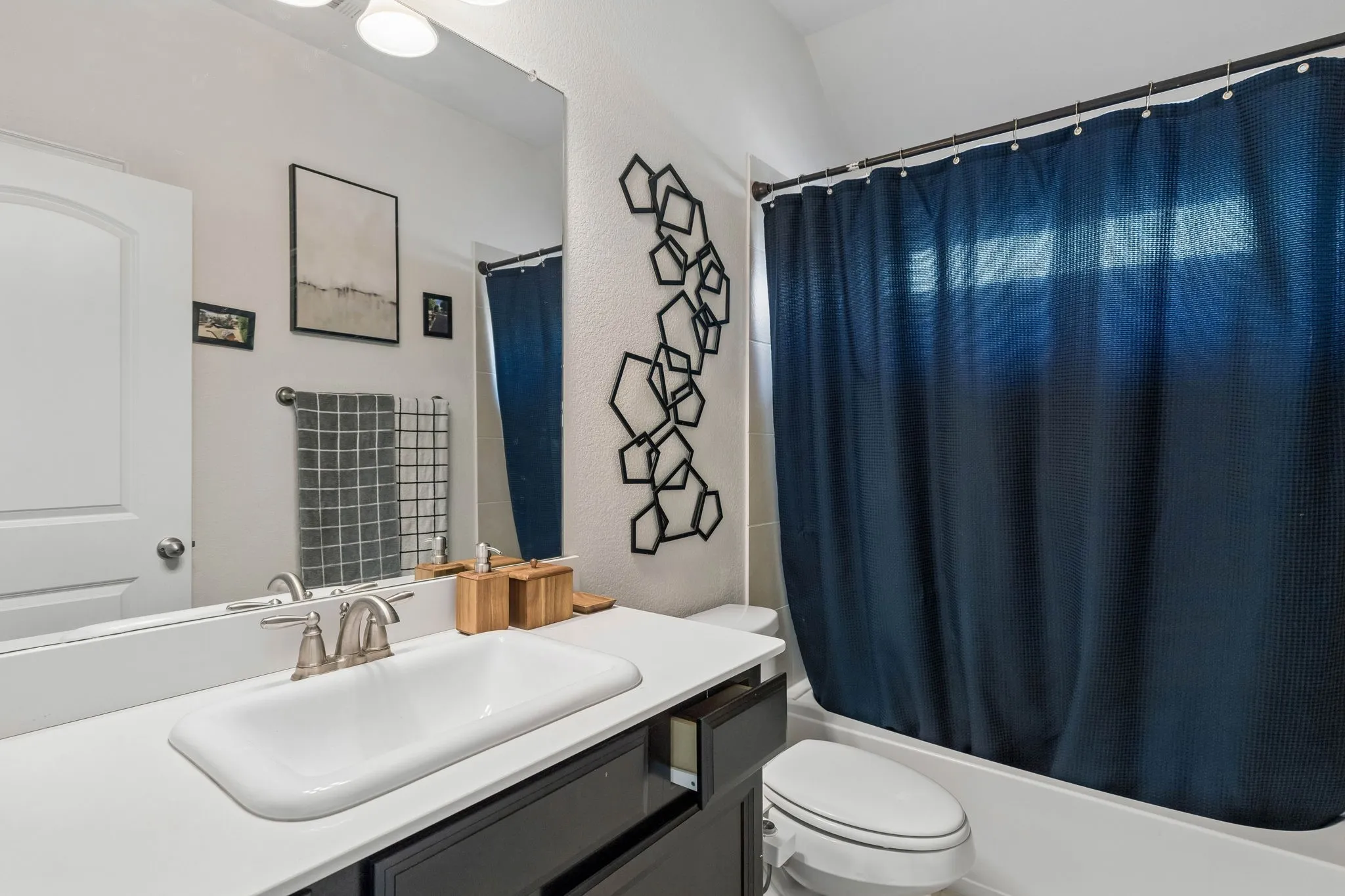 Single Family Residence For Sale in Collin County , 1308 Caney Creek Lane, Mc Kinney, Texas 75071, 4 Bedroom, 4 Bathroom, 2 Garage spaces, 2,738 Sqft, built in 2016, mls#21407432, Real Estate Agent in Mc Kinney, Homes For Sale in Collin county, Homes For Sale in Mc Kinney, Realtor in Mc Kinney Texas, Real Estate Brokerage Independent Realty Texas, Luminita Cordes Realtor