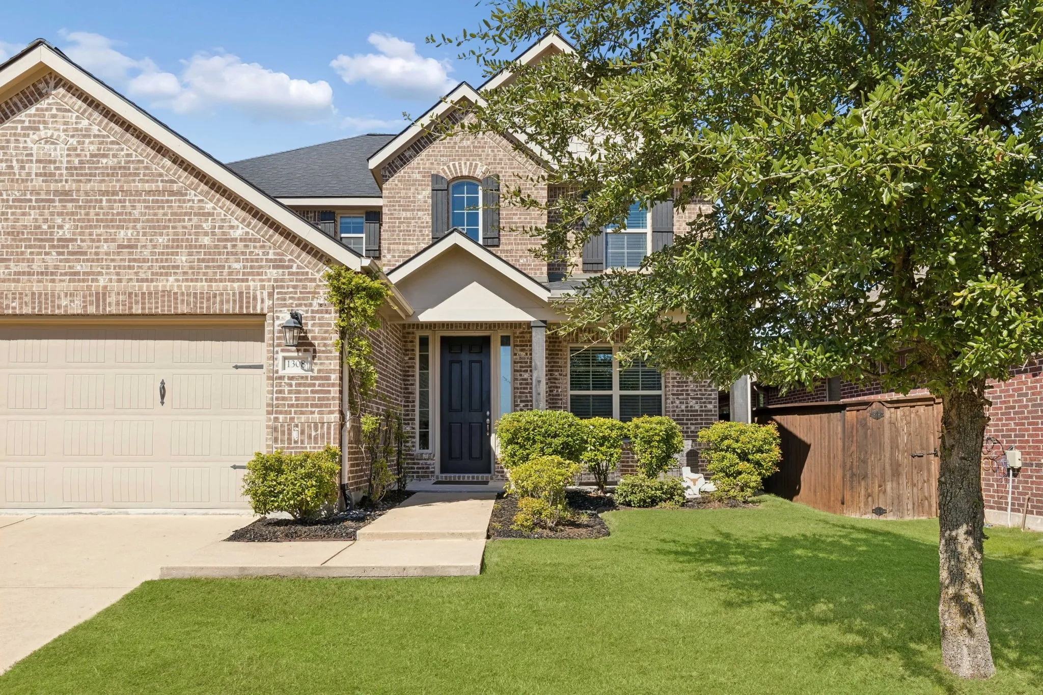 Single Family Residence For Sale in Collin County , 1308 Caney Creek Lane, Mc Kinney, Texas 75071, 4 Bedroom, 4 Bathroom, 2 Garage spaces, 2,738 Sqft, built in 2016, mls#21407432, Real Estate Agent in Mc Kinney, Homes For Sale in Collin county, Homes For Sale in Mc Kinney, Realtor in Mc Kinney Texas, Real Estate Brokerage Independent Realty Texas, Luminita Cordes Realtor