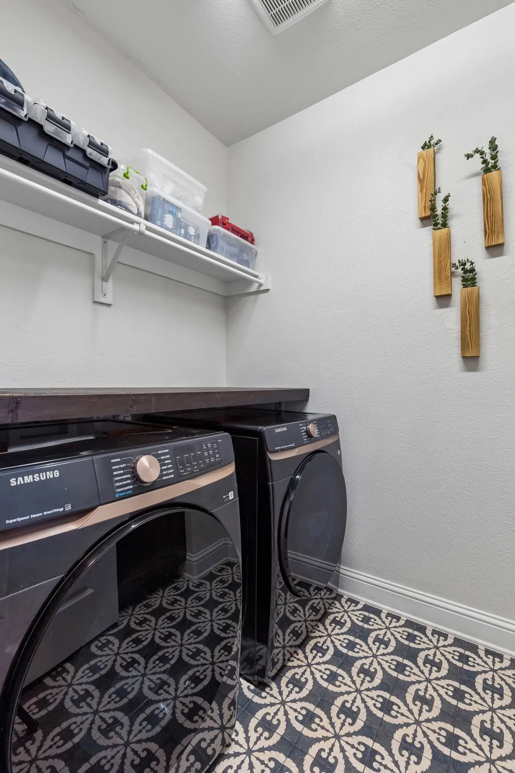 Single Family Residence For Sale in Collin County , 1308 Caney Creek Lane, Mc Kinney, Texas 75071, 4 Bedroom, 4 Bathroom, 2 Garage spaces, 2,738 Sqft, built in 2016, mls#21407432, Real Estate Agent in Mc Kinney, Homes For Sale in Collin county, Homes For Sale in Mc Kinney, Realtor in Mc Kinney Texas, Real Estate Brokerage Independent Realty Texas, Luminita Cordes Realtor