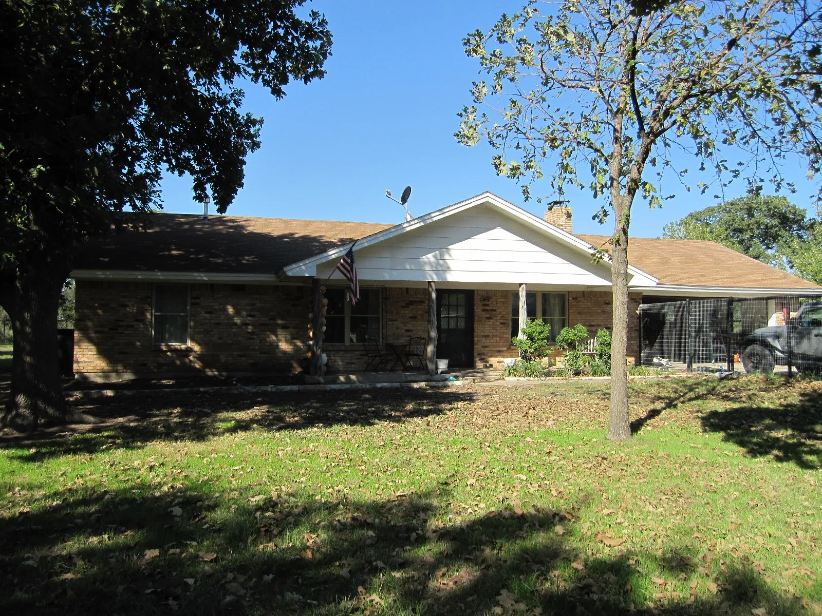 Single Family Residence For Sale in Wise County , 508 S Hovey Street, Chico, Texas 76431, 3 Bedroom, 2 Bathroom, 2 Garage spaces, 1,470 Sqft, built in 1979, mls#21405683, Real Estate Agent in Chico, Homes For Sale in Wise county, Homes For Sale in Chico, Realtor in Chico Texas, Real Estate Brokerage Independent Realty Texas, Luminita Cordes Realtor