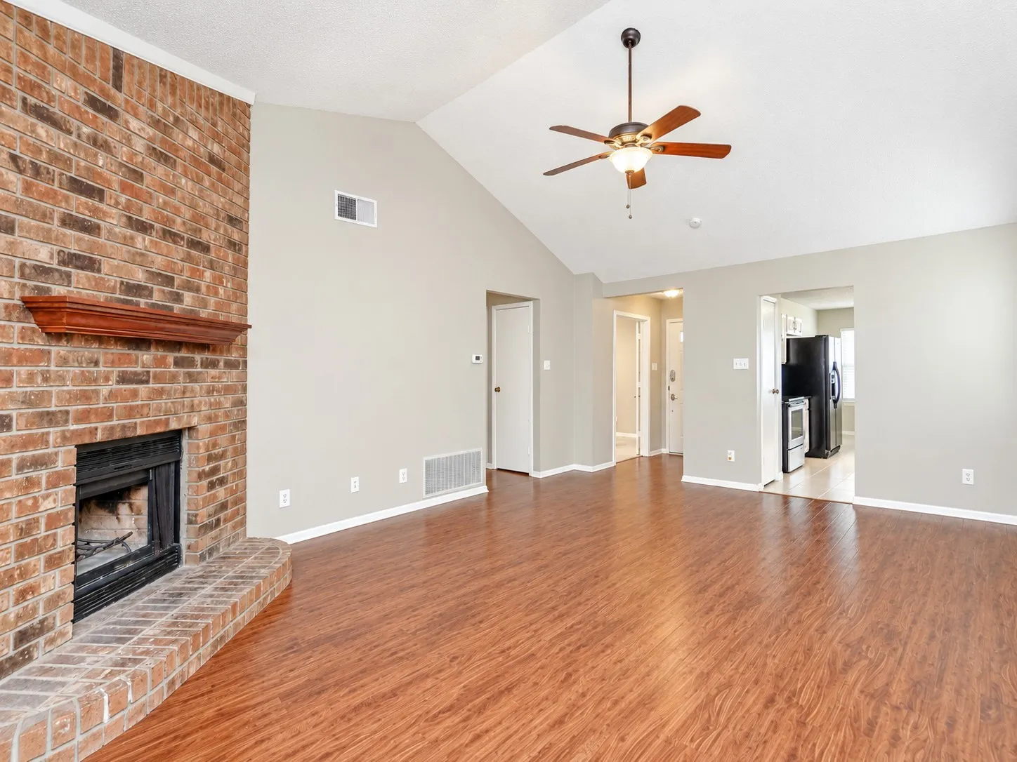 Single Family Residence For Rent in Tarrant County , 302 Rosemary, Euless, Texas 76039, 3 Bedroom, 2 Bathroom, 2 Garage spaces, 1,388 Sqft, built in 1983, mls#21408104, Real Estate Agent in Euless, Homes For Rent in Tarrant county, Homes For Rent in Euless, Realtor in Euless Texas, Real Estate Brokerage Independent Realty Texas, Luminita Cordes Realtor