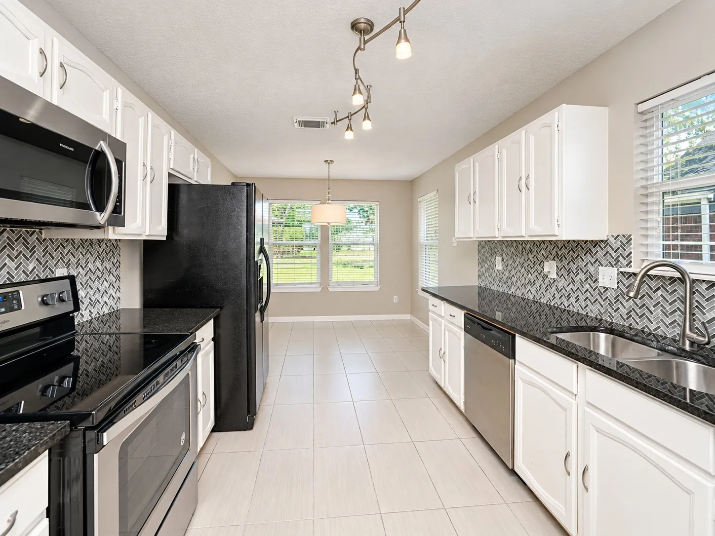 Single Family Residence For Rent in Tarrant County , 302 Rosemary, Euless, Texas 76039, 3 Bedroom, 2 Bathroom, 2 Garage spaces, 1,388 Sqft, built in 1983, mls#21408104, Real Estate Agent in Euless, Homes For Rent in Tarrant county, Homes For Rent in Euless, Realtor in Euless Texas, Real Estate Brokerage Independent Realty Texas, Luminita Cordes Realtor