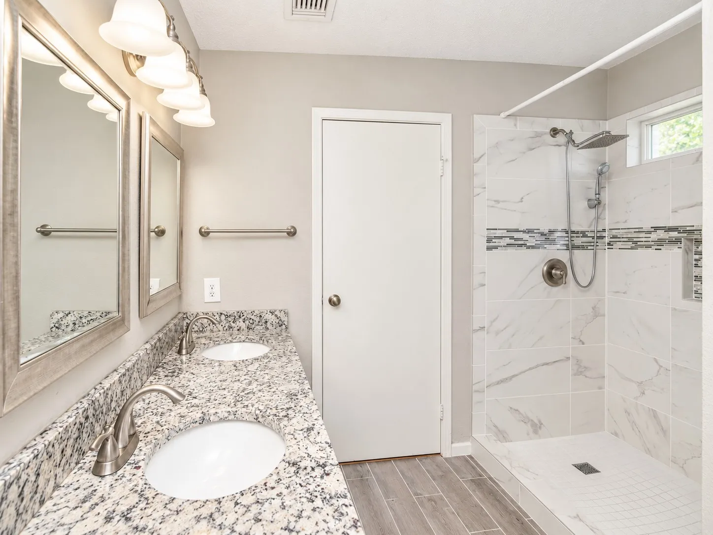Single Family Residence For Rent in Tarrant County , 302 Rosemary, Euless, Texas 76039, 3 Bedroom, 2 Bathroom, 2 Garage spaces, 1,388 Sqft, built in 1983, mls#21408104, Real Estate Agent in Euless, Homes For Rent in Tarrant county, Homes For Rent in Euless, Realtor in Euless Texas, Real Estate Brokerage Independent Realty Texas, Luminita Cordes Realtor