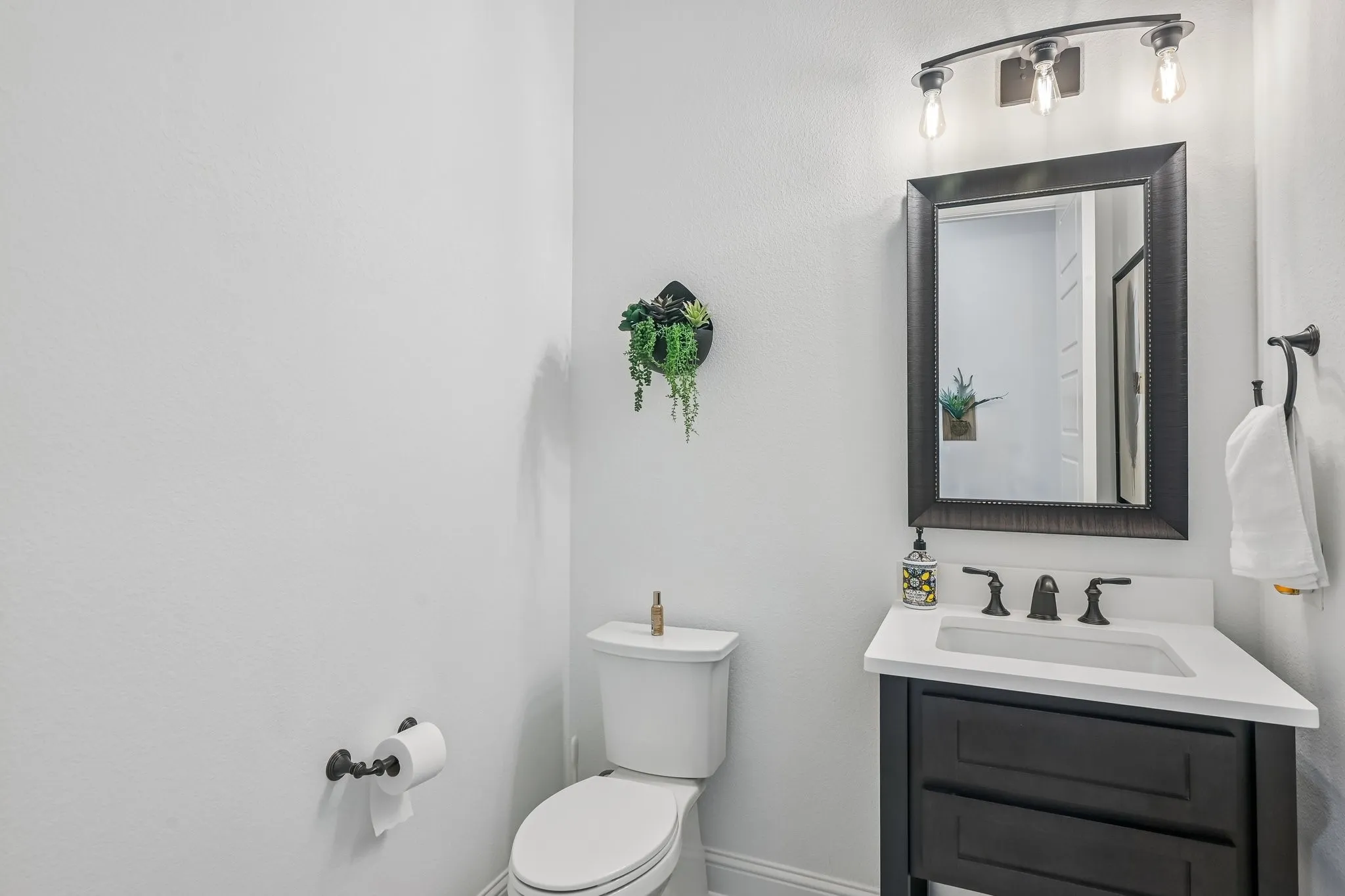 Single Family Residence For Sale in Denton County , 7142 Whiskbroom Drive, Frisco, Texas 75036, 4 Bedroom, 5 Bathroom, 3 Garage spaces, 4,690 Sqft, built in 2020, mls#21408081, Real Estate Agent in Frisco, Homes For Sale in Denton county, Homes For Sale in Frisco, Realtor in Frisco Texas, Real Estate Brokerage Independent Realty Texas, Luminita Cordes Realtor