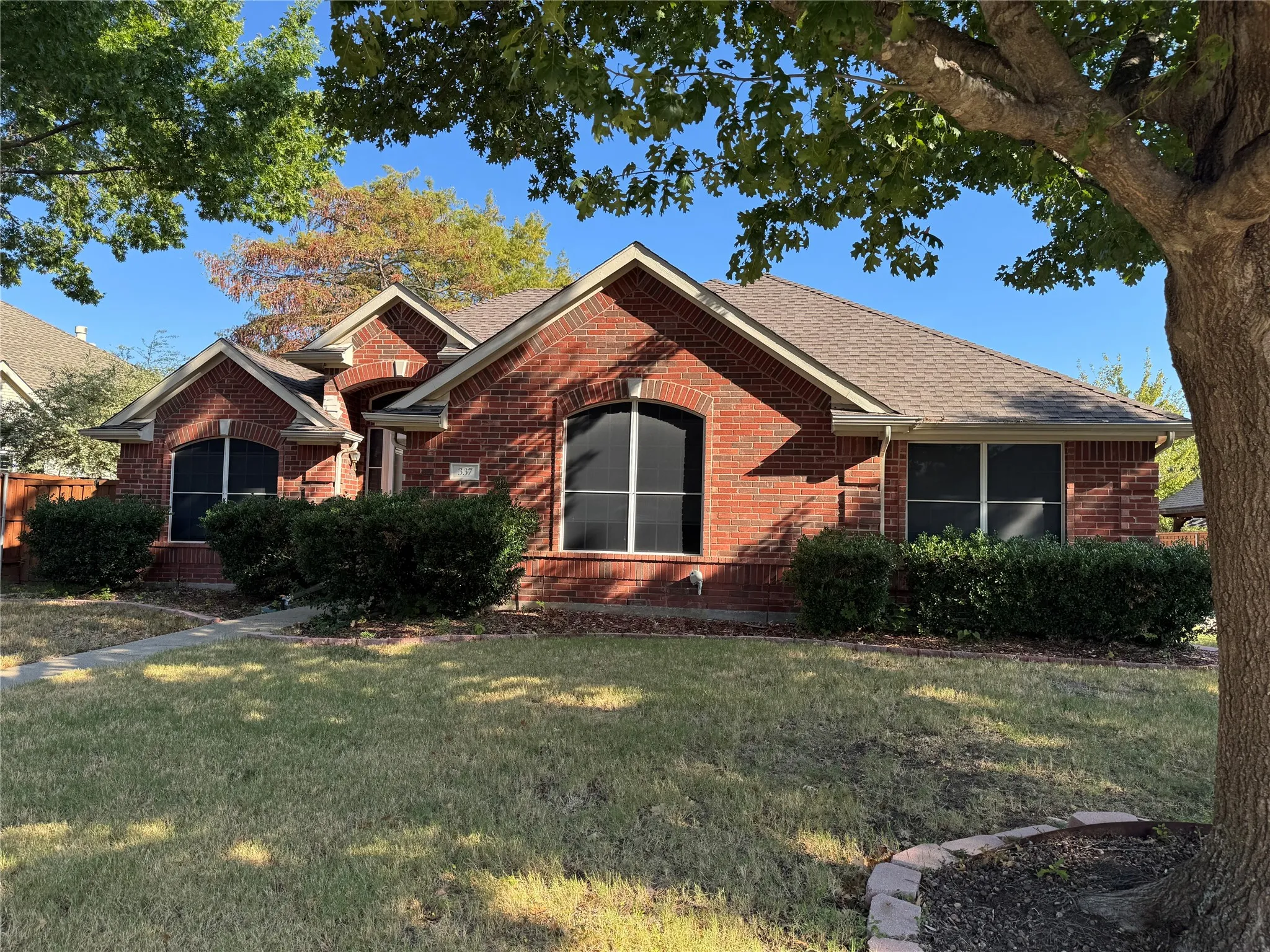 Single Family Residence For Rent in Collin County , 337 Sycamore Drive, Murphy, Texas 75094, 3 Bedroom, 2 Bathroom, 2 Garage spaces, 1,790 Sqft, built in 1995, mls#21408125, Real Estate Agent in Murphy, Homes For Rent in Collin county, Homes For Rent in Murphy, Realtor in Murphy Texas, Real Estate Brokerage Independent Realty Texas, Luminita Cordes Realtor