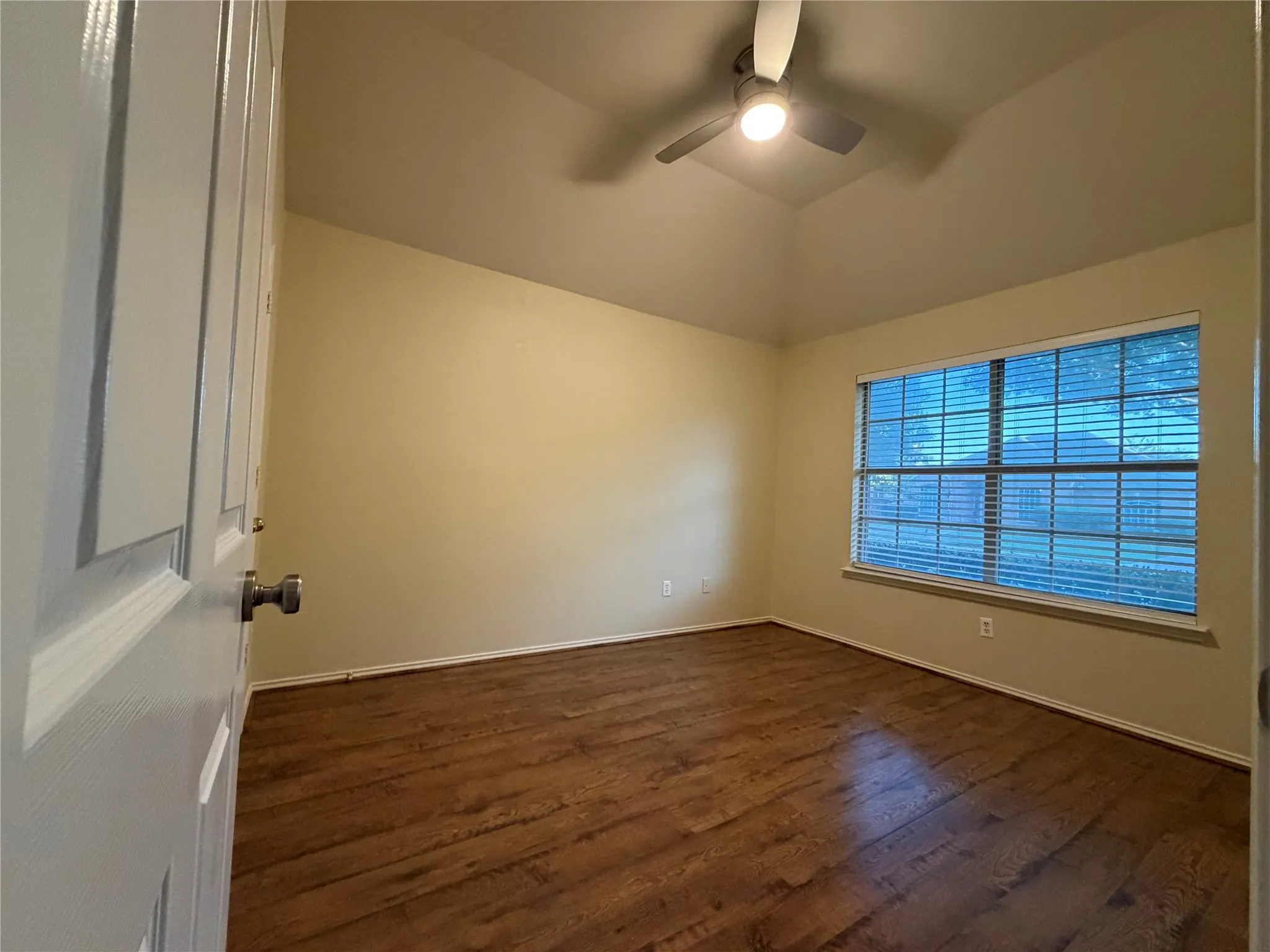 Single Family Residence For Rent in Collin County , 337 Sycamore Drive, Murphy, Texas 75094, 3 Bedroom, 2 Bathroom, 2 Garage spaces, 1,790 Sqft, built in 1995, mls#21408125, Real Estate Agent in Murphy, Homes For Rent in Collin county, Homes For Rent in Murphy, Realtor in Murphy Texas, Real Estate Brokerage Independent Realty Texas, Luminita Cordes Realtor