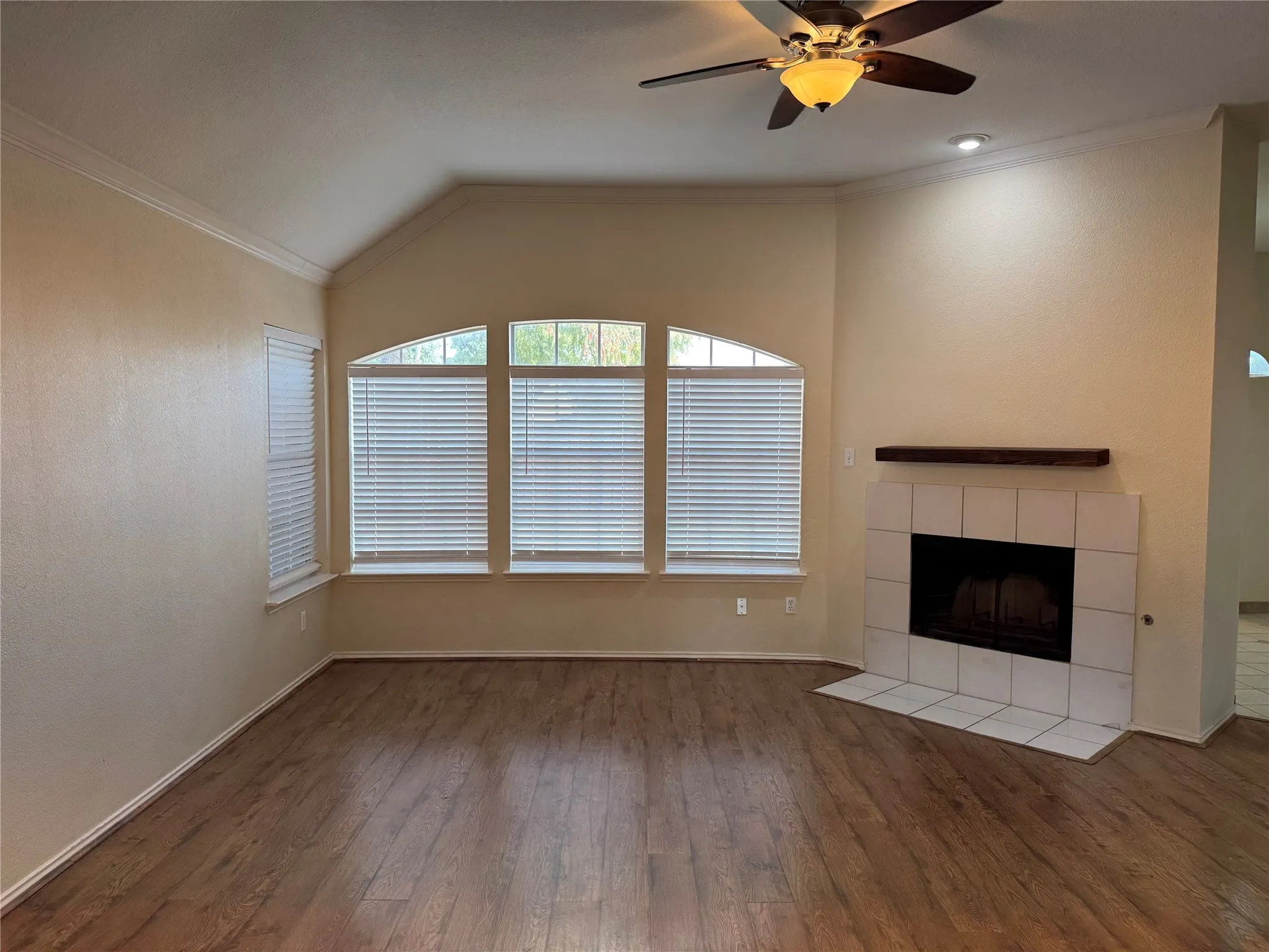 Single Family Residence For Rent in Collin County , 337 Sycamore Drive, Murphy, Texas 75094, 3 Bedroom, 2 Bathroom, 2 Garage spaces, 1,790 Sqft, built in 1995, mls#21408125, Real Estate Agent in Murphy, Homes For Rent in Collin county, Homes For Rent in Murphy, Realtor in Murphy Texas, Real Estate Brokerage Independent Realty Texas, Luminita Cordes Realtor