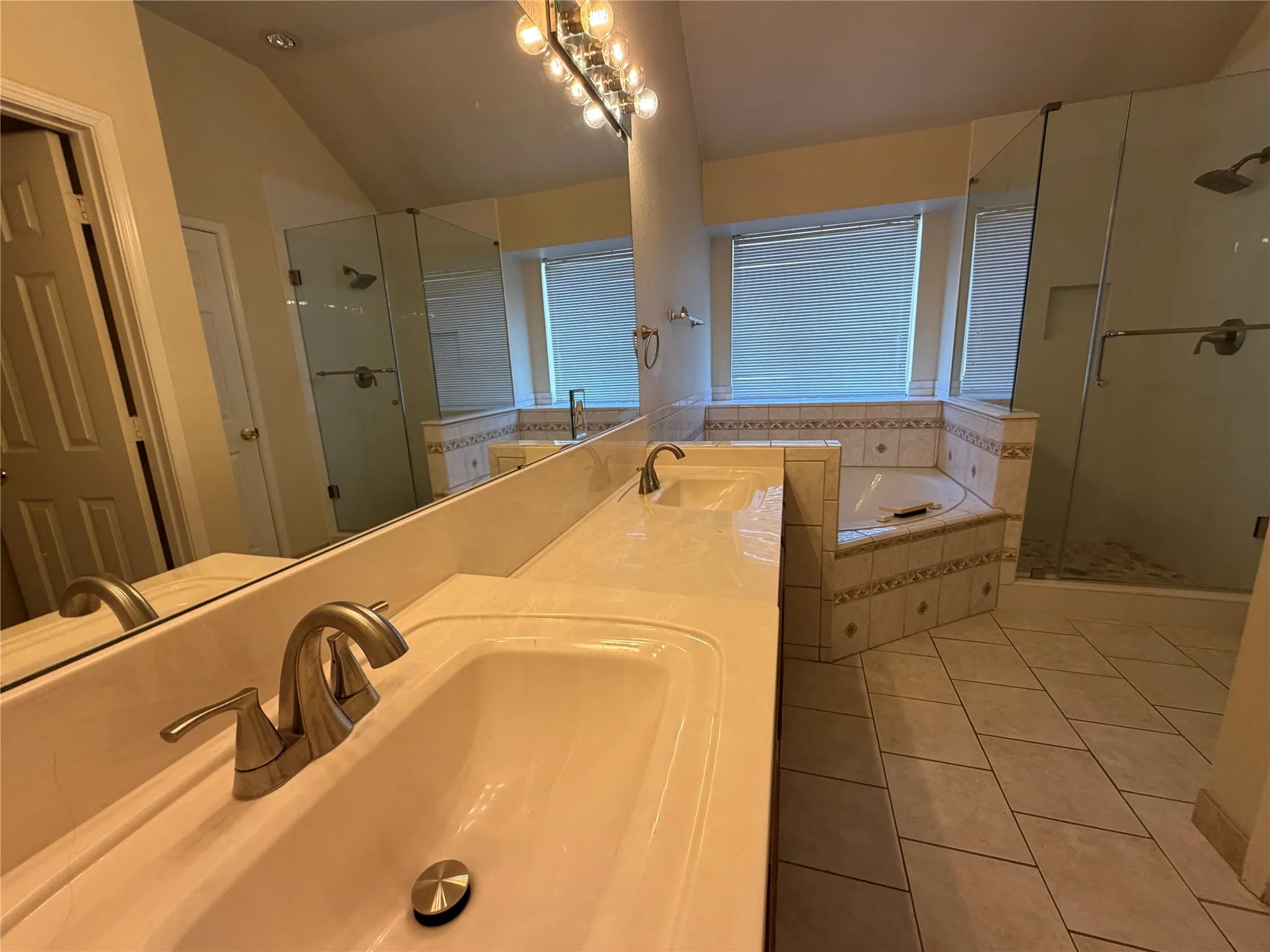Single Family Residence For Rent in Collin County , 337 Sycamore Drive, Murphy, Texas 75094, 3 Bedroom, 2 Bathroom, 2 Garage spaces, 1,790 Sqft, built in 1995, mls#21408125, Real Estate Agent in Murphy, Homes For Rent in Collin county, Homes For Rent in Murphy, Realtor in Murphy Texas, Real Estate Brokerage Independent Realty Texas, Luminita Cordes Realtor