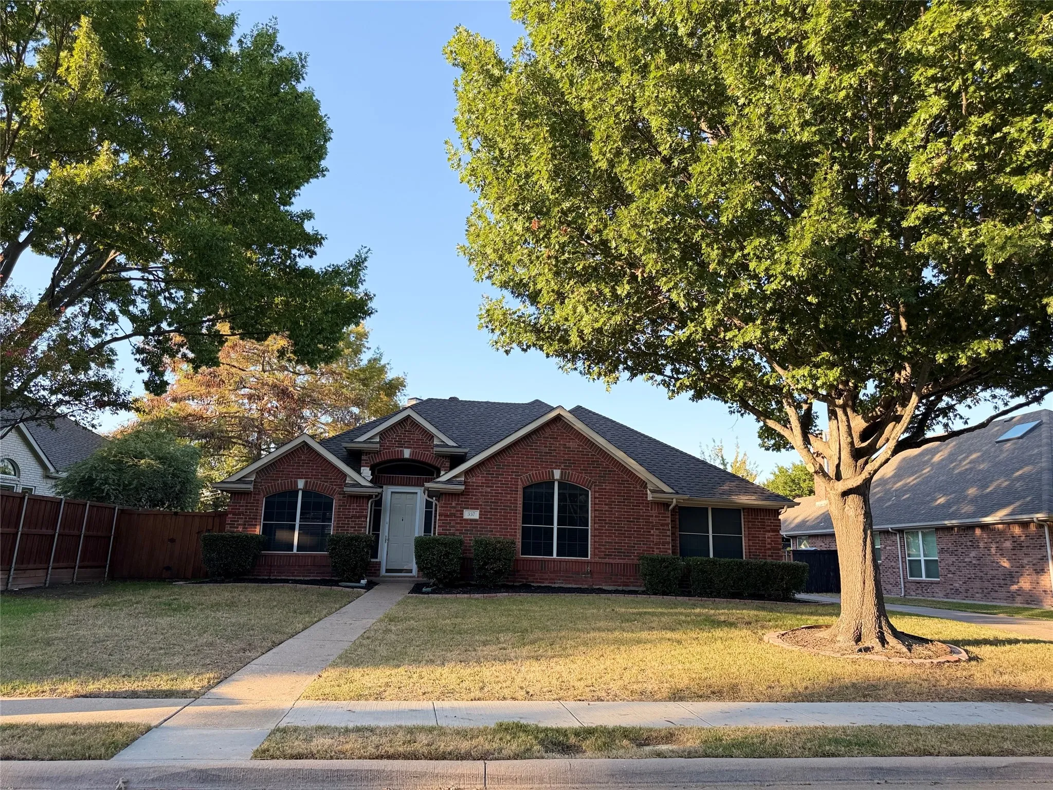 Single Family Residence For Rent in Collin County , 337 Sycamore Drive, Murphy, Texas 75094, 3 Bedroom, 2 Bathroom, 2 Garage spaces, 1,790 Sqft, built in 1995, mls#21408125, Real Estate Agent in Murphy, Homes For Rent in Collin county, Homes For Rent in Murphy, Realtor in Murphy Texas, Real Estate Brokerage Independent Realty Texas, Luminita Cordes Realtor
