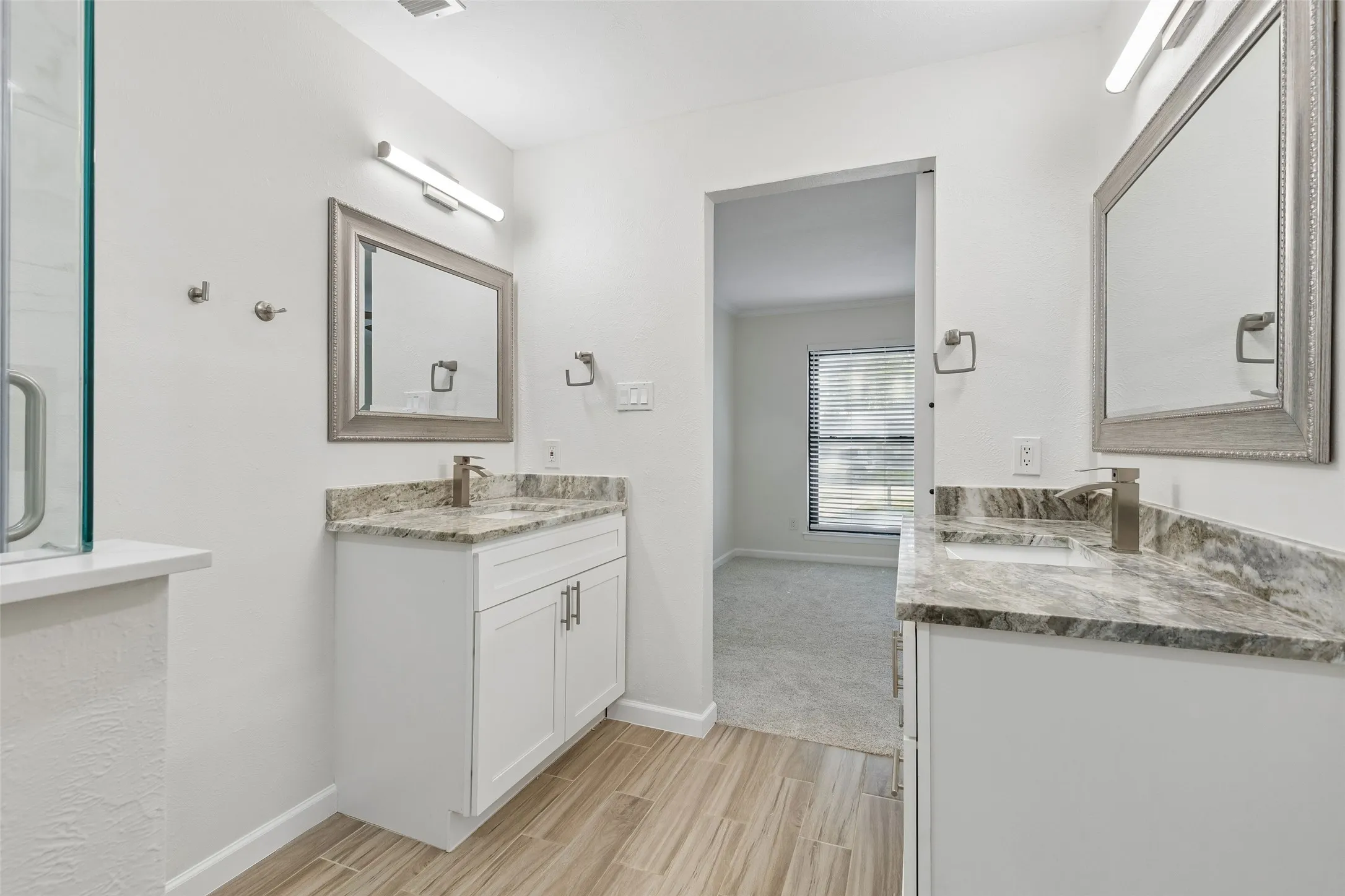 Single Family Residence For Sale in Dallas County , 14237 Shoredale Lane, Farmers Branch, Texas 75234, 3 Bedroom, 2 Bathroom, 2 Garage spaces, 1,658 Sqft, built in 1971, mls#21407284, Real Estate Agent in Farmers Branch, Homes For Sale in Dallas county, Homes For Sale in Farmers Branch, Realtor in Farmers Branch Texas, Real Estate Brokerage Independent Realty Texas, Luminita Cordes Realtor