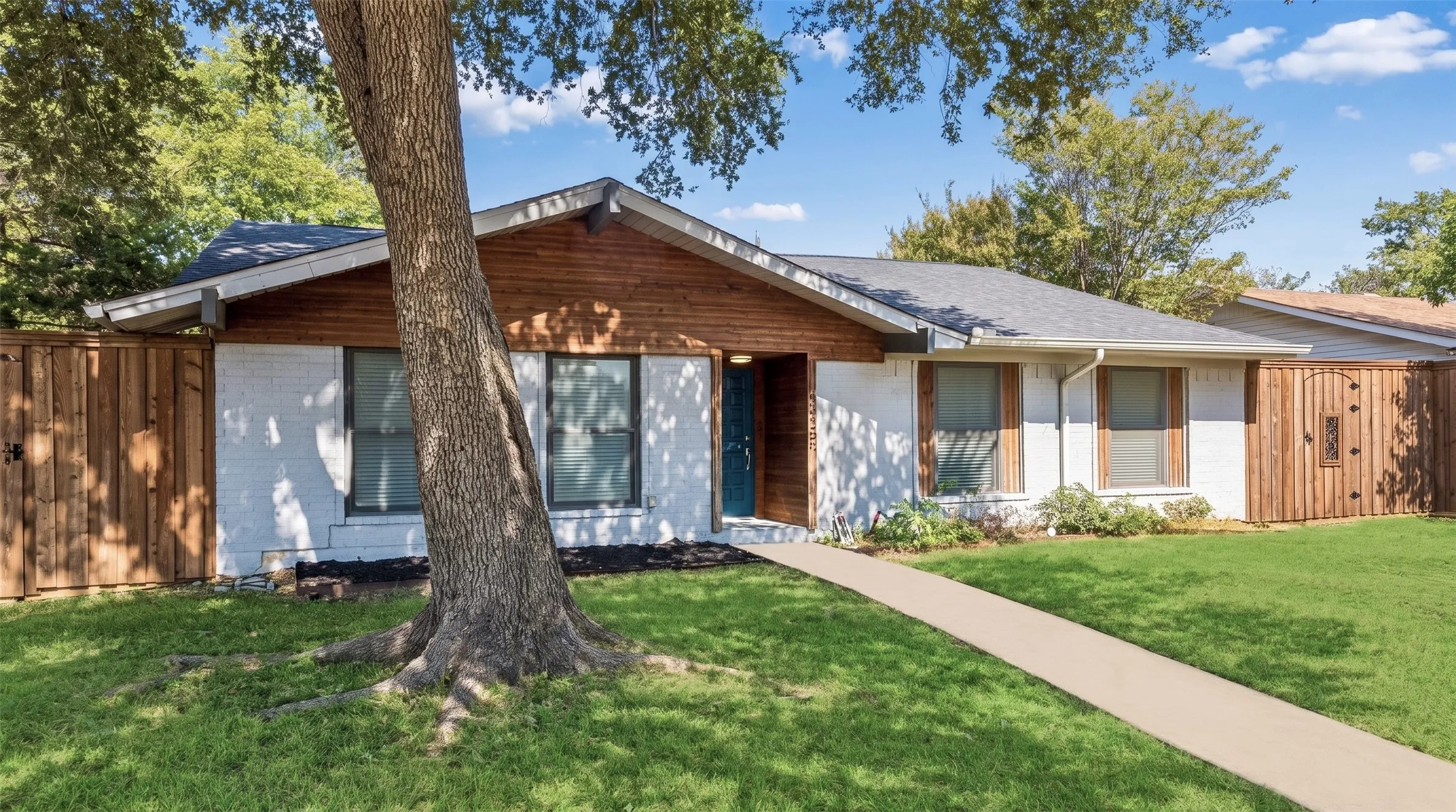 Single Family Residence For Sale in Dallas County , 14237 Shoredale Lane, Farmers Branch, Texas 75234, 3 Bedroom, 2 Bathroom, 2 Garage spaces, 1,658 Sqft, built in 1971, mls#21407284, Real Estate Agent in Farmers Branch, Homes For Sale in Dallas county, Homes For Sale in Farmers Branch, Realtor in Farmers Branch Texas, Real Estate Brokerage Independent Realty Texas, Luminita Cordes Realtor