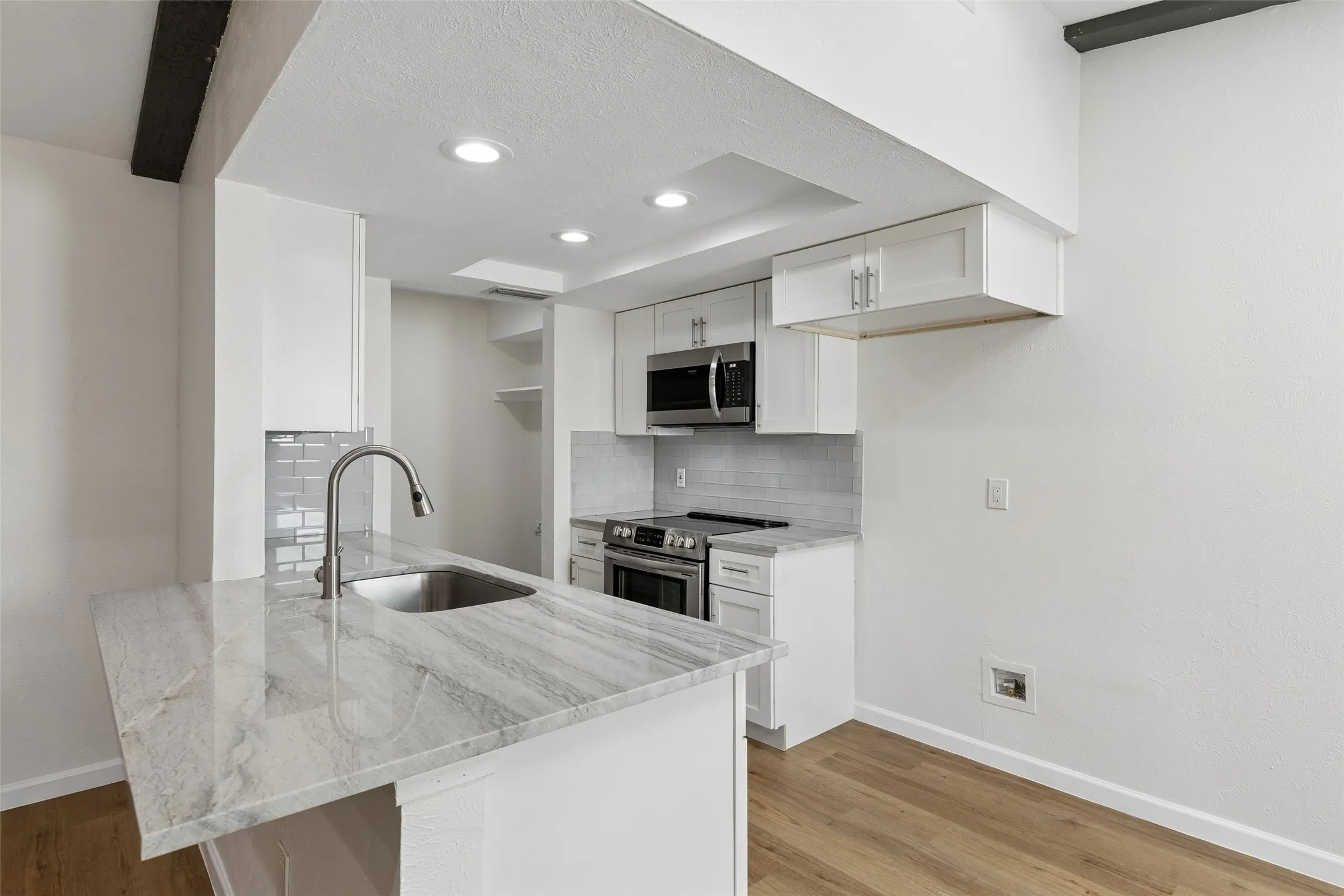 Single Family Residence For Sale in Dallas County , 14237 Shoredale Lane, Farmers Branch, Texas 75234, 3 Bedroom, 2 Bathroom, 2 Garage spaces, 1,658 Sqft, built in 1971, mls#21407284, Real Estate Agent in Farmers Branch, Homes For Sale in Dallas county, Homes For Sale in Farmers Branch, Realtor in Farmers Branch Texas, Real Estate Brokerage Independent Realty Texas, Luminita Cordes Realtor
