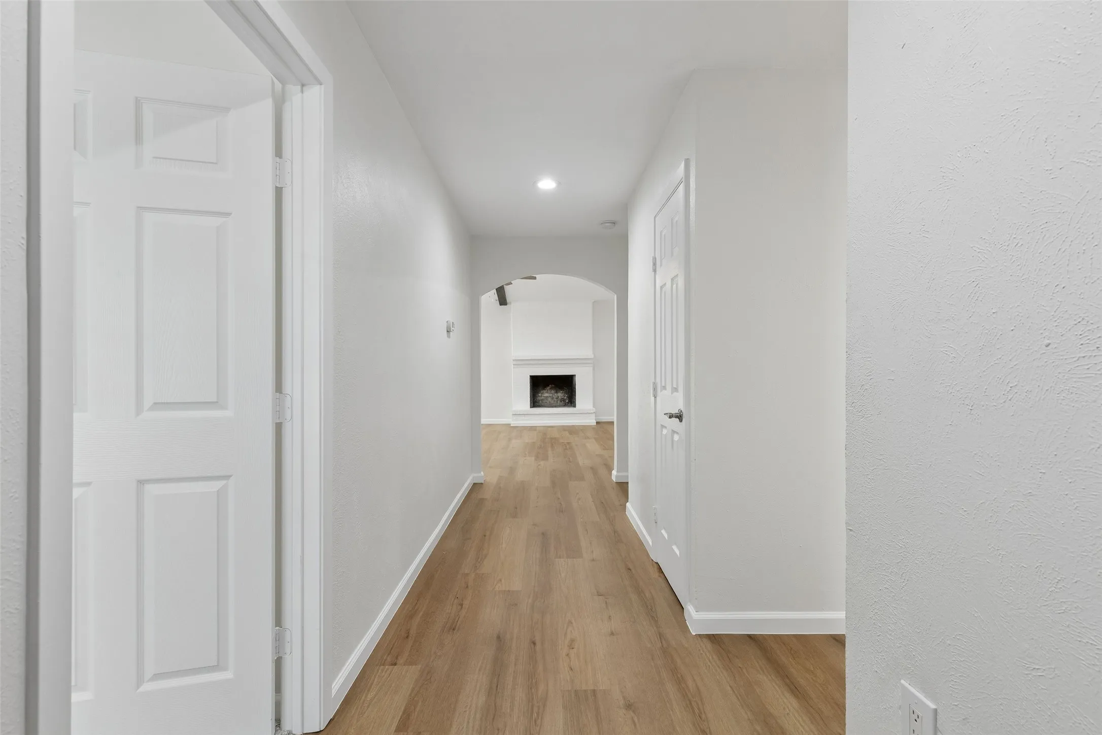 Single Family Residence For Sale in Dallas County , 14237 Shoredale Lane, Farmers Branch, Texas 75234, 3 Bedroom, 2 Bathroom, 2 Garage spaces, 1,658 Sqft, built in 1971, mls#21407284, Real Estate Agent in Farmers Branch, Homes For Sale in Dallas county, Homes For Sale in Farmers Branch, Realtor in Farmers Branch Texas, Real Estate Brokerage Independent Realty Texas, Luminita Cordes Realtor