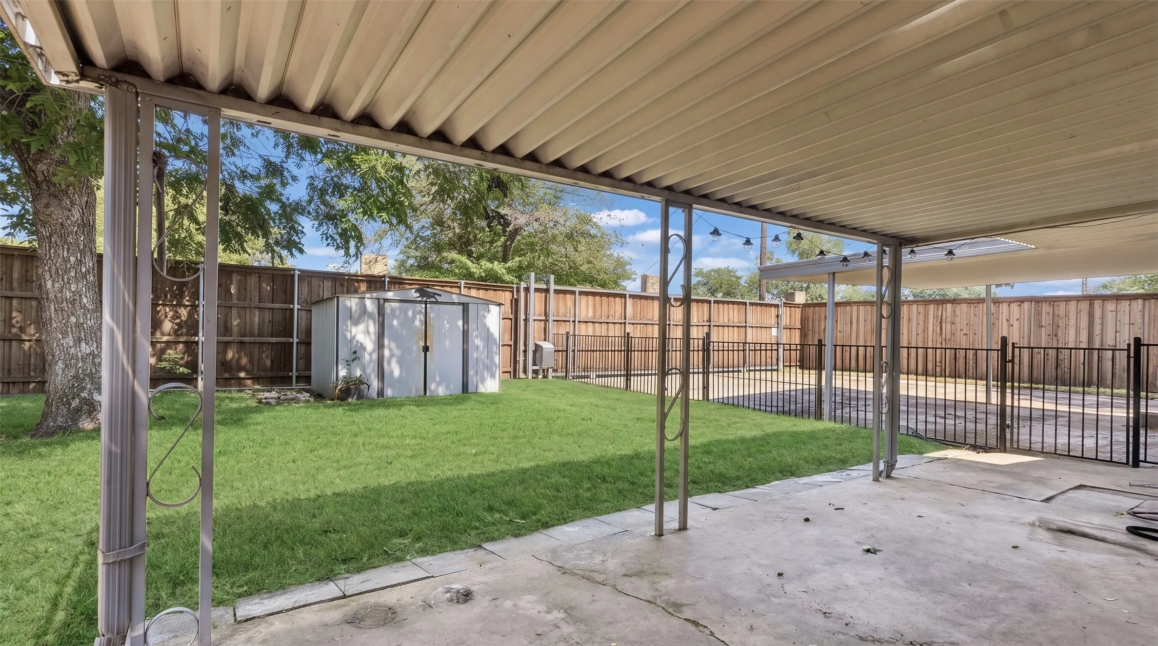 Single Family Residence For Sale in Dallas County , 14237 Shoredale Lane, Farmers Branch, Texas 75234, 3 Bedroom, 2 Bathroom, 2 Garage spaces, 1,658 Sqft, built in 1971, mls#21407284, Real Estate Agent in Farmers Branch, Homes For Sale in Dallas county, Homes For Sale in Farmers Branch, Realtor in Farmers Branch Texas, Real Estate Brokerage Independent Realty Texas, Luminita Cordes Realtor