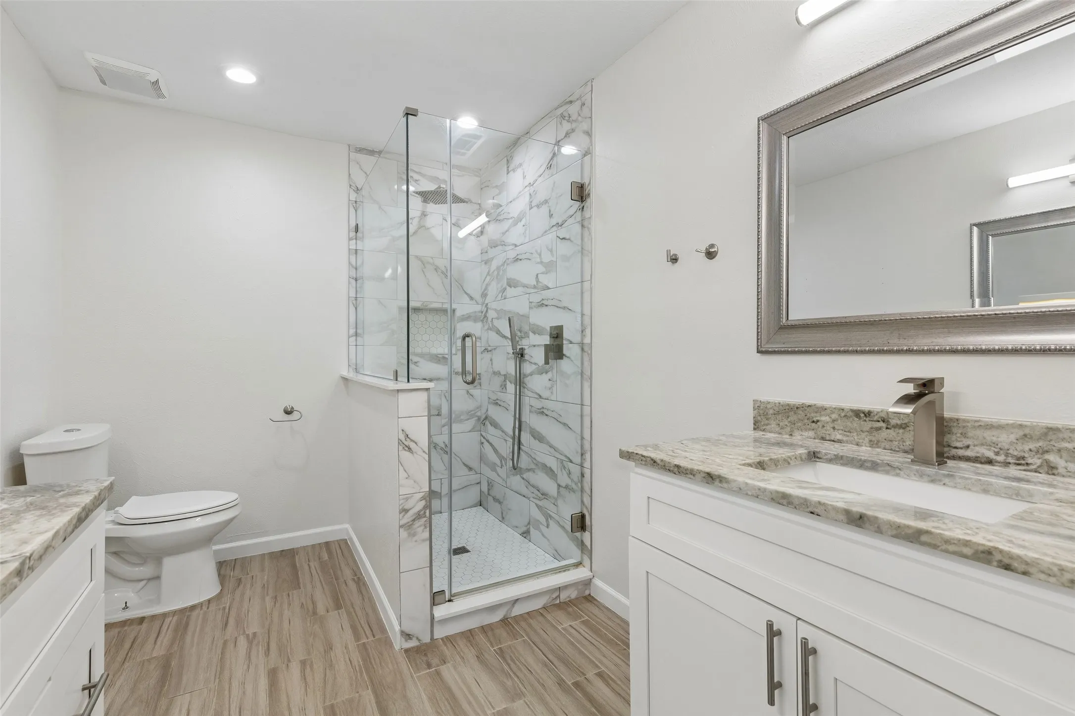 Single Family Residence For Sale in Dallas County , 14237 Shoredale Lane, Farmers Branch, Texas 75234, 3 Bedroom, 2 Bathroom, 2 Garage spaces, 1,658 Sqft, built in 1971, mls#21407284, Real Estate Agent in Farmers Branch, Homes For Sale in Dallas county, Homes For Sale in Farmers Branch, Realtor in Farmers Branch Texas, Real Estate Brokerage Independent Realty Texas, Luminita Cordes Realtor