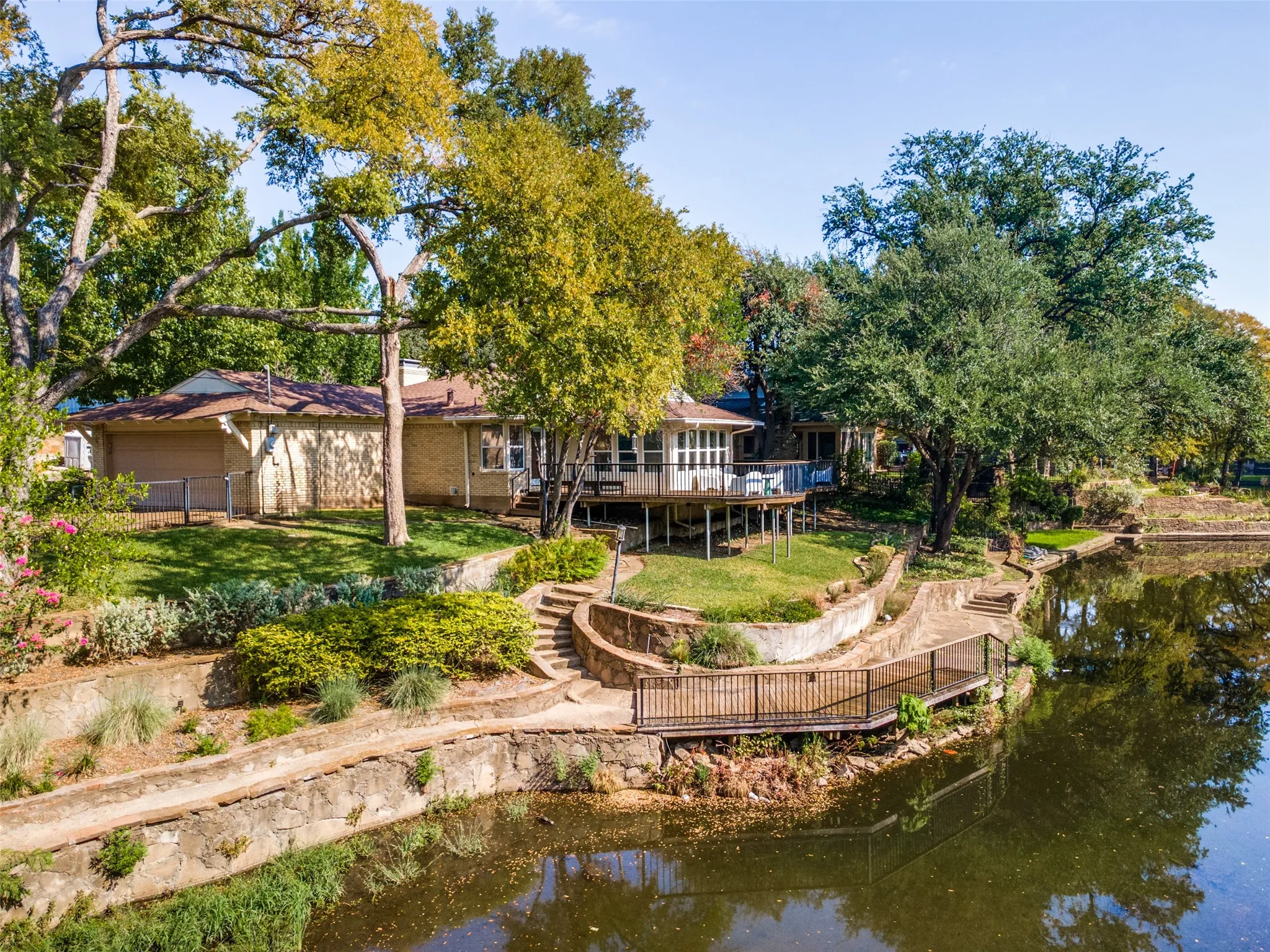 Single Family Residence For Sale in Dallas County , 6640 Yosemite Lane, Dallas, Texas 75214, 2 Bedroom, 2 Bathroom, 2 Garage spaces, 1,906 Sqft, built in 1952, mls#21408029, Real Estate Agent in Dallas, Homes For Sale in Dallas county, Homes For Sale in Dallas, Realtor in Dallas Texas, Real Estate Brokerage Independent Realty Texas, Luminita Cordes Realtor