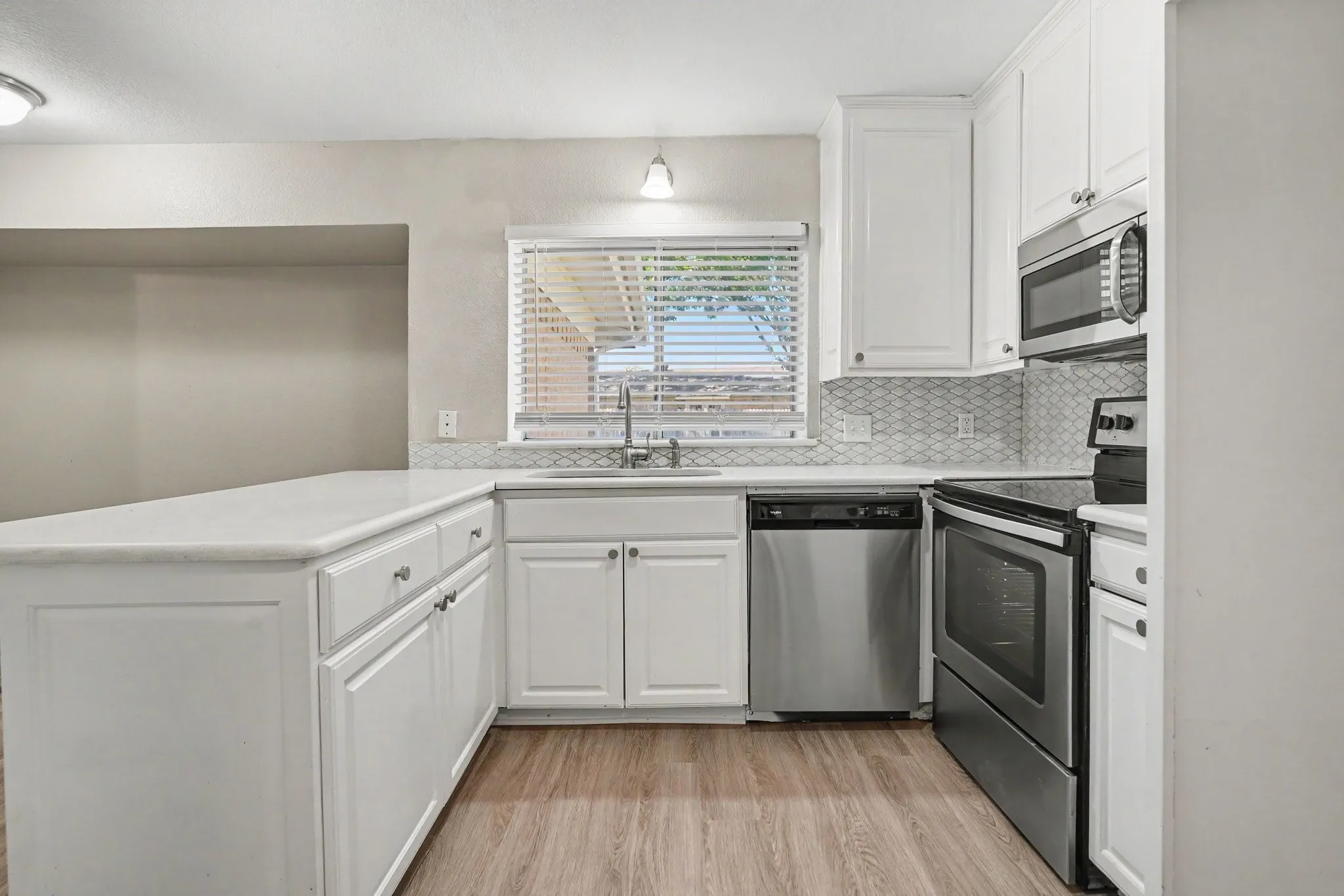 Single Family Residence For Sale in Tarrant County , 124 Sioux Street, Keller, Texas 76248, 3 Bedroom, 2 Bathroom, 2 Garage spaces, 1,905 Sqft, built in 1976, mls#21408129, Real Estate Agent in Keller, Homes For Sale in Tarrant county, Homes For Sale in Keller, Realtor in Keller Texas, Real Estate Brokerage Independent Realty Texas, Luminita Cordes Realtor