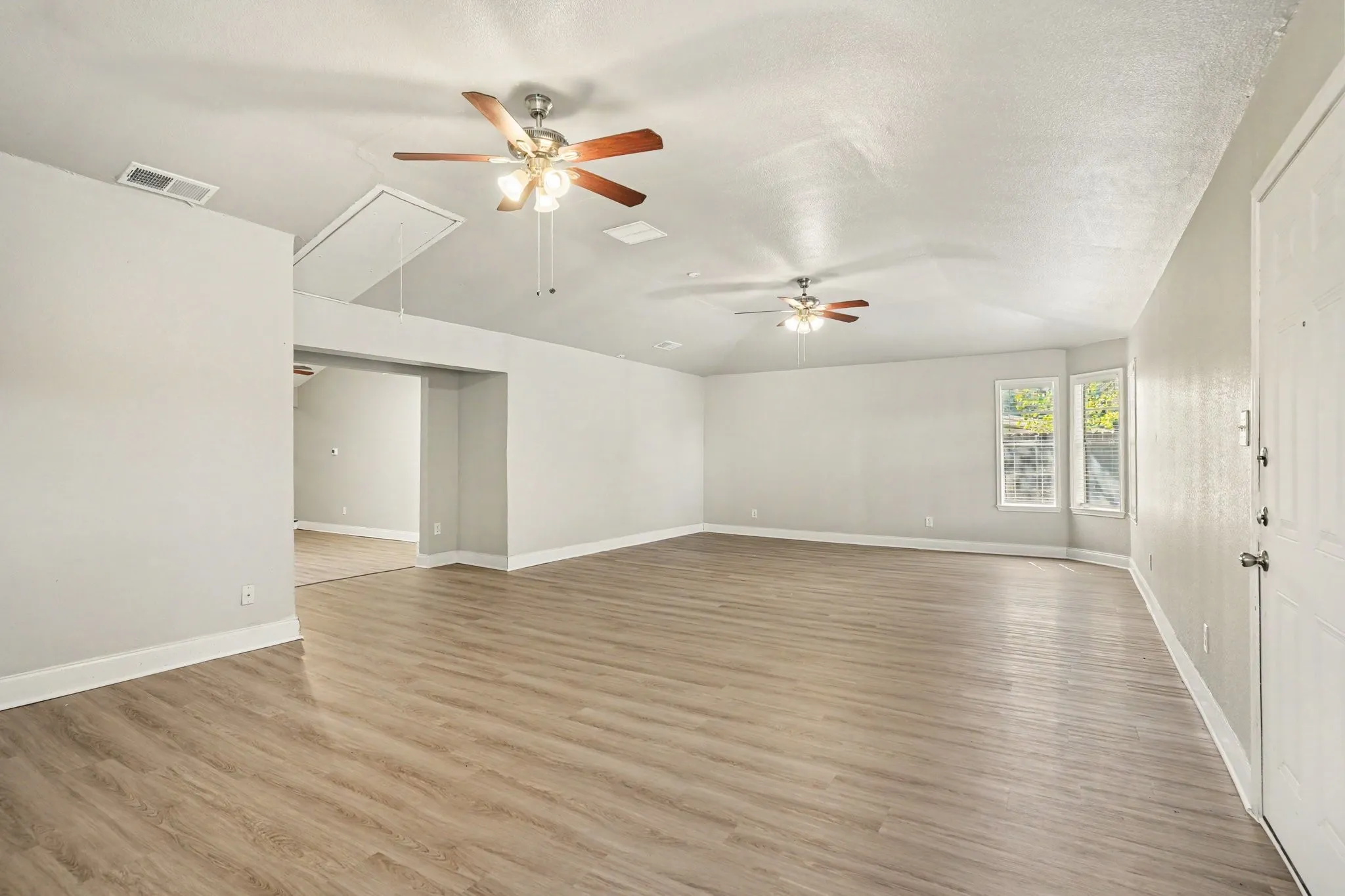 Single Family Residence For Sale in Tarrant County , 124 Sioux Street, Keller, Texas 76248, 3 Bedroom, 2 Bathroom, 2 Garage spaces, 1,905 Sqft, built in 1976, mls#21408129, Real Estate Agent in Keller, Homes For Sale in Tarrant county, Homes For Sale in Keller, Realtor in Keller Texas, Real Estate Brokerage Independent Realty Texas, Luminita Cordes Realtor