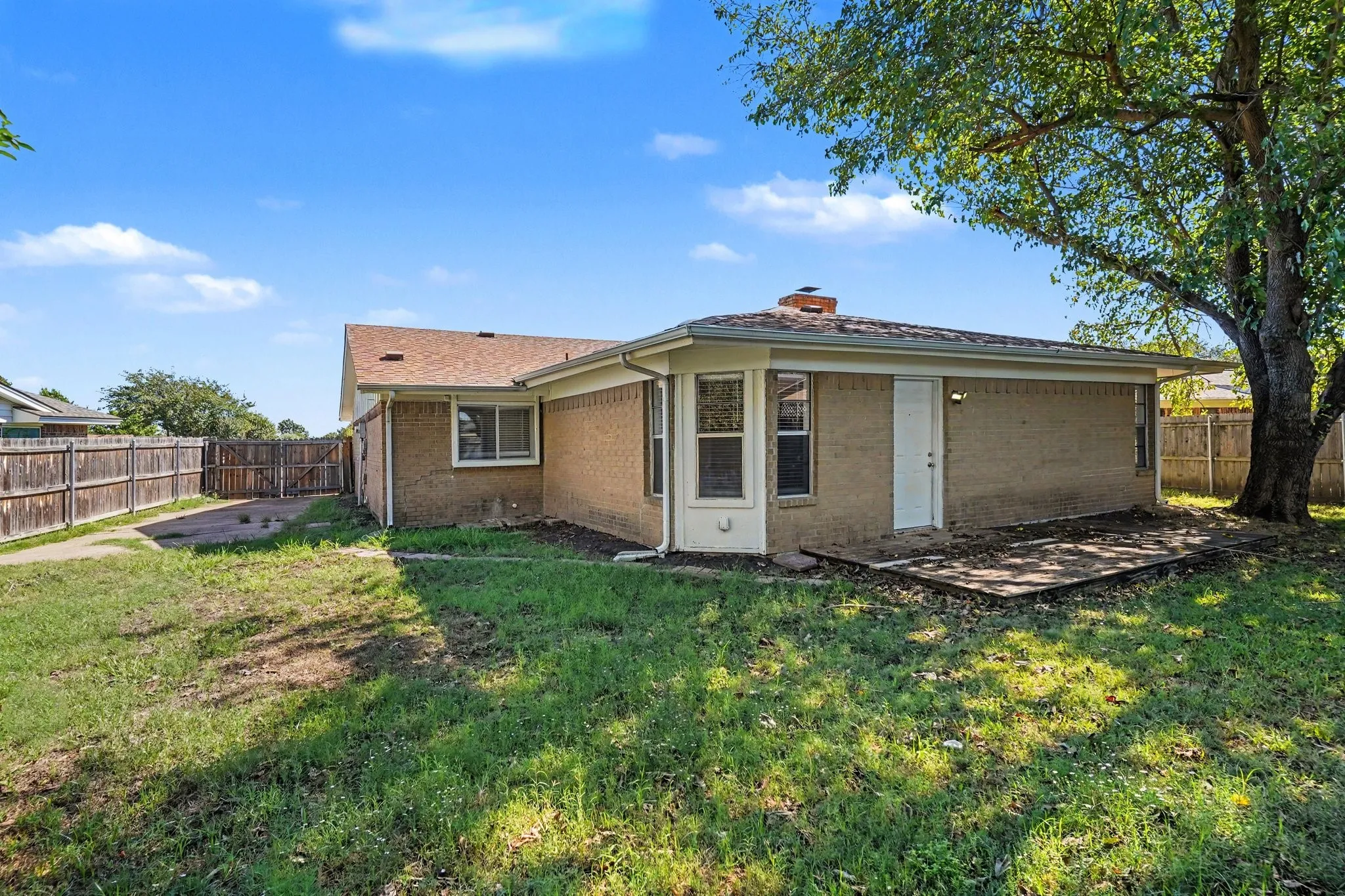 Single Family Residence For Sale in Tarrant County , 124 Sioux Street, Keller, Texas 76248, 3 Bedroom, 2 Bathroom, 2 Garage spaces, 1,905 Sqft, built in 1976, mls#21408129, Real Estate Agent in Keller, Homes For Sale in Tarrant county, Homes For Sale in Keller, Realtor in Keller Texas, Real Estate Brokerage Independent Realty Texas, Luminita Cordes Realtor