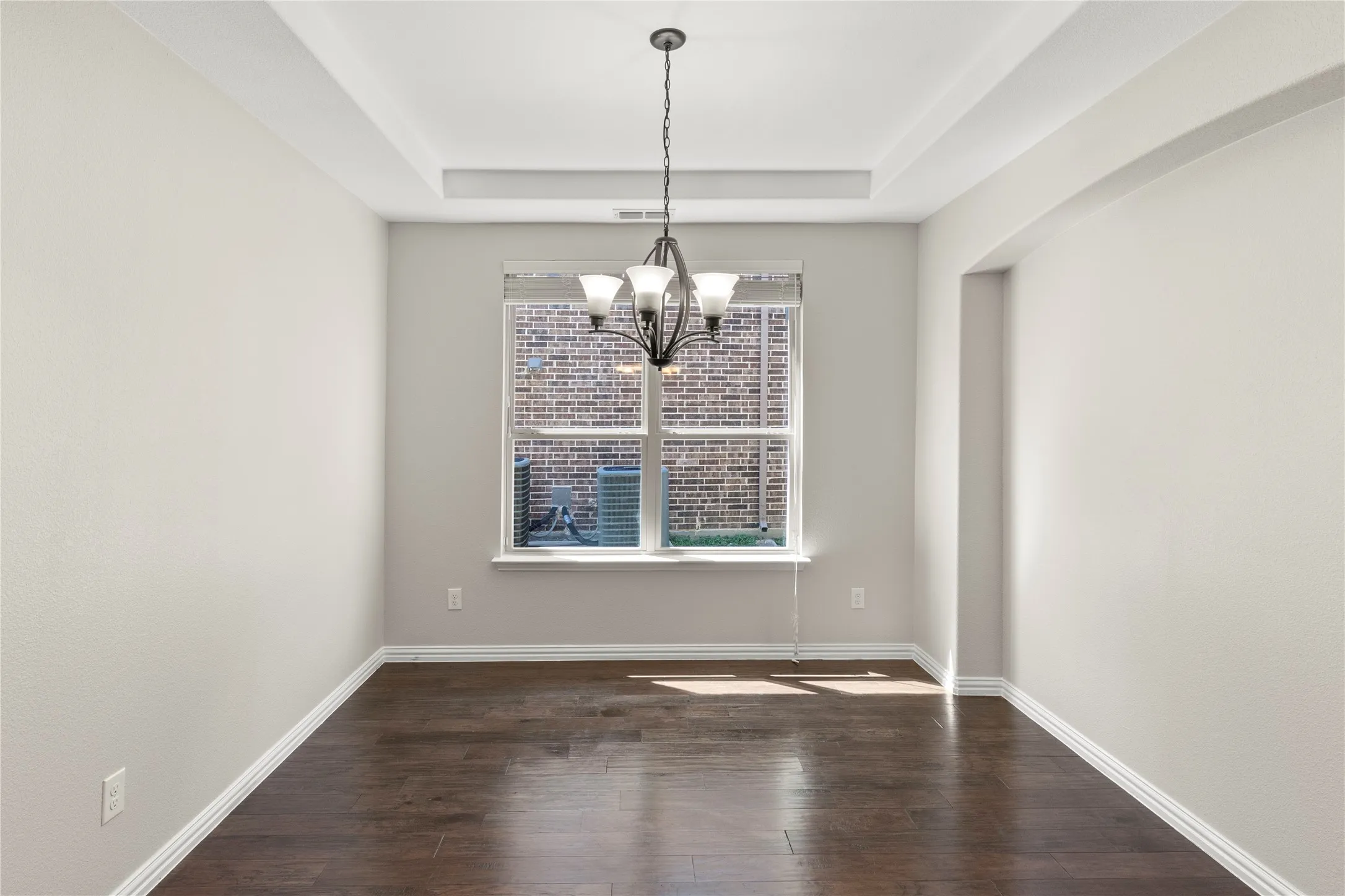 Single Family Residence For Sale in Denton County , 740 Sundrop Drive, Little Elm, Texas 75068, 5 Bedroom, 4 Bathroom, 2 Garage spaces, 4,077 Sqft, built in 2015, mls#21408087, Real Estate Agent in Little Elm, Homes For Sale in Denton county, Homes For Sale in Little Elm, Realtor in Little Elm Texas, Real Estate Brokerage Independent Realty Texas, Luminita Cordes Realtor