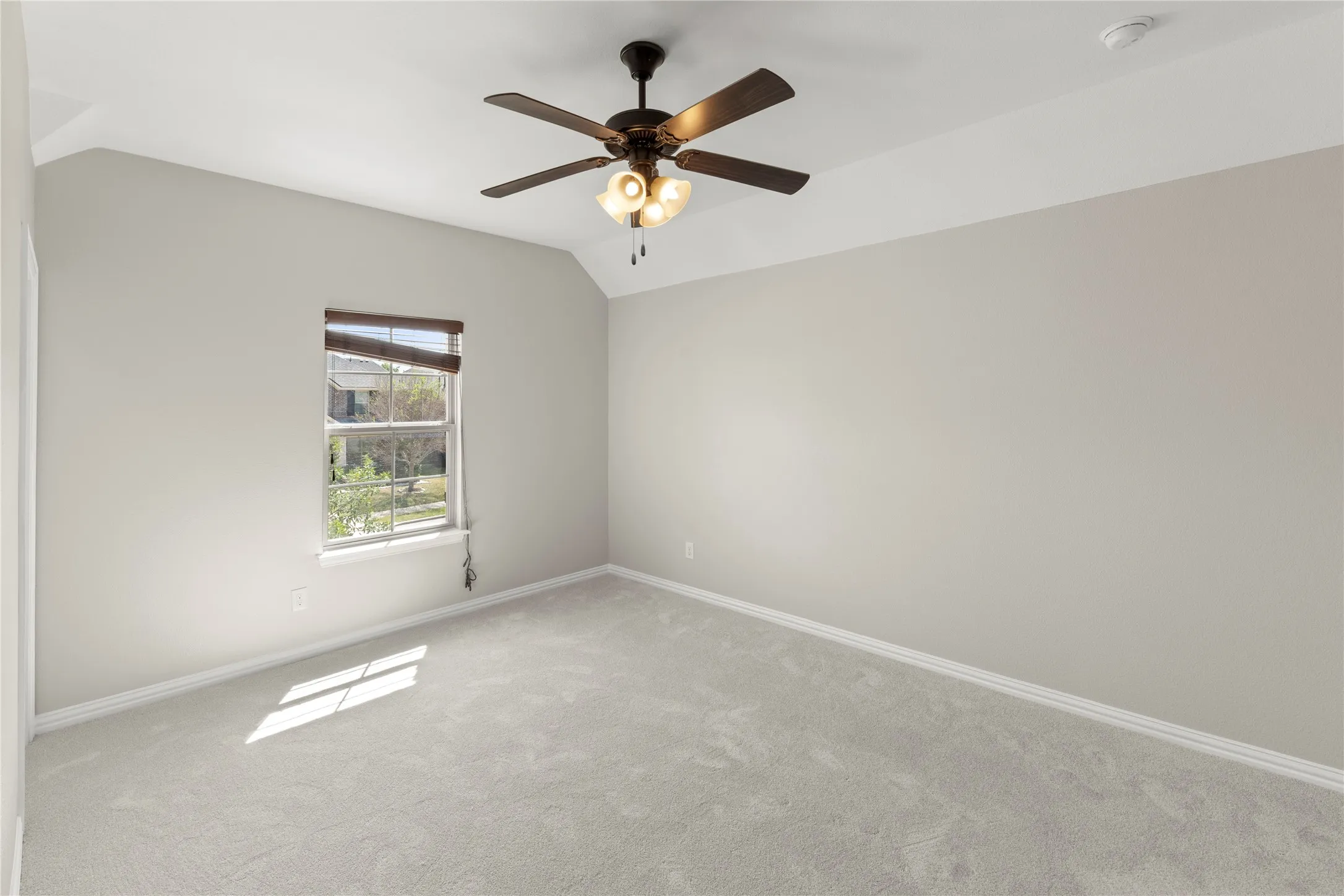 Single Family Residence For Sale in Denton County , 740 Sundrop Drive, Little Elm, Texas 75068, 5 Bedroom, 4 Bathroom, 2 Garage spaces, 4,077 Sqft, built in 2015, mls#21408087, Real Estate Agent in Little Elm, Homes For Sale in Denton county, Homes For Sale in Little Elm, Realtor in Little Elm Texas, Real Estate Brokerage Independent Realty Texas, Luminita Cordes Realtor