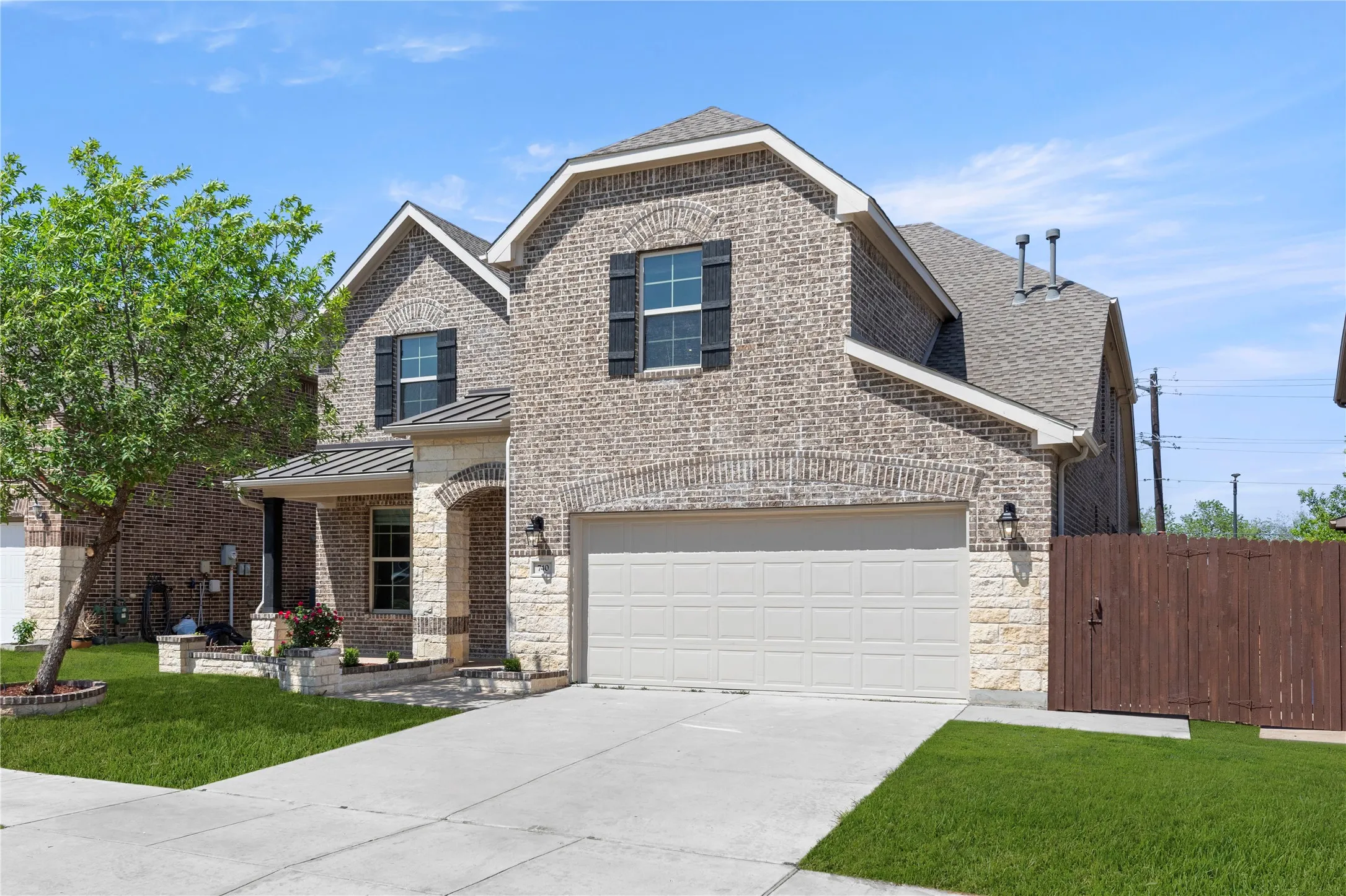Single Family Residence For Sale in Denton County , 740 Sundrop Drive, Little Elm, Texas 75068, 5 Bedroom, 4 Bathroom, 2 Garage spaces, 4,077 Sqft, built in 2015, mls#21408087, Real Estate Agent in Little Elm, Homes For Sale in Denton county, Homes For Sale in Little Elm, Realtor in Little Elm Texas, Real Estate Brokerage Independent Realty Texas, Luminita Cordes Realtor