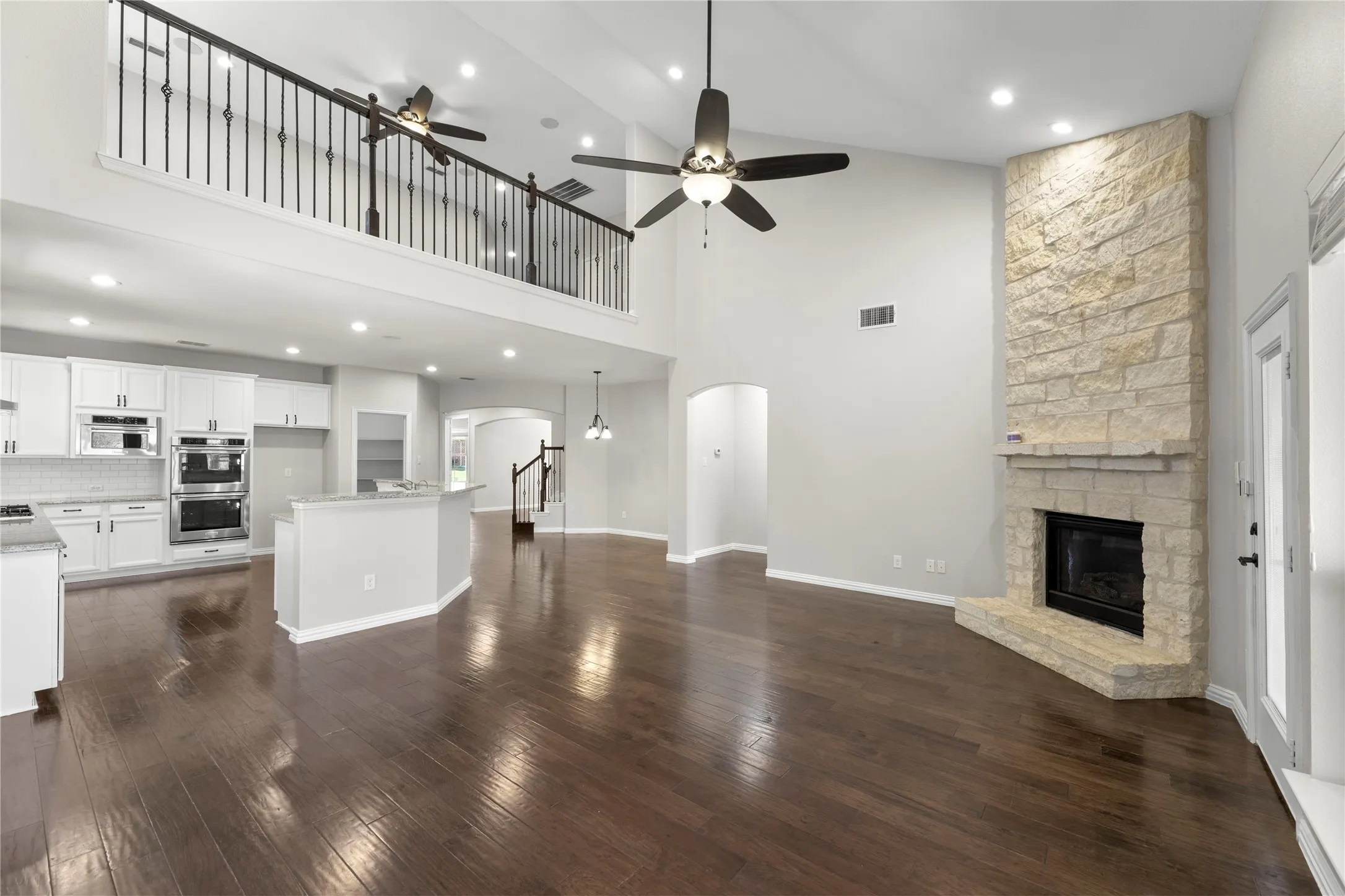 Single Family Residence For Sale in Denton County , 740 Sundrop Drive, Little Elm, Texas 75068, 5 Bedroom, 4 Bathroom, 2 Garage spaces, 4,077 Sqft, built in 2015, mls#21408087, Real Estate Agent in Little Elm, Homes For Sale in Denton county, Homes For Sale in Little Elm, Realtor in Little Elm Texas, Real Estate Brokerage Independent Realty Texas, Luminita Cordes Realtor