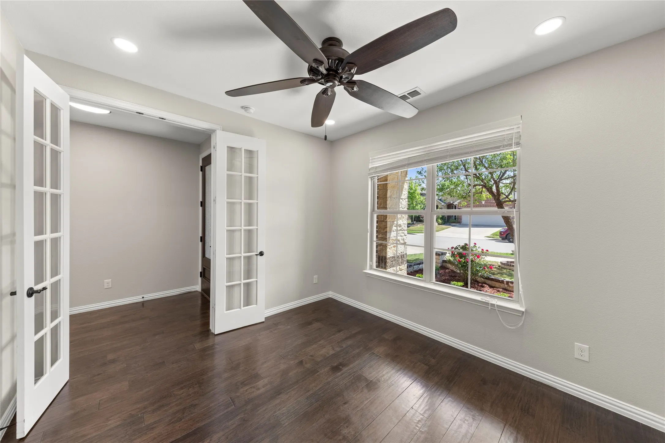Single Family Residence For Sale in Denton County , 740 Sundrop Drive, Little Elm, Texas 75068, 5 Bedroom, 4 Bathroom, 2 Garage spaces, 4,077 Sqft, built in 2015, mls#21408087, Real Estate Agent in Little Elm, Homes For Sale in Denton county, Homes For Sale in Little Elm, Realtor in Little Elm Texas, Real Estate Brokerage Independent Realty Texas, Luminita Cordes Realtor
