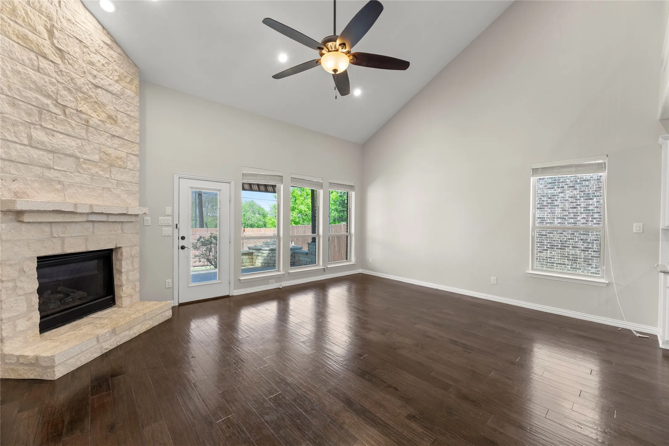 Single Family Residence For Sale in Denton County , 740 Sundrop Drive, Little Elm, Texas 75068, 5 Bedroom, 4 Bathroom, 2 Garage spaces, 4,077 Sqft, built in 2015, mls#21408087, Real Estate Agent in Little Elm, Homes For Sale in Denton county, Homes For Sale in Little Elm, Realtor in Little Elm Texas, Real Estate Brokerage Independent Realty Texas, Luminita Cordes Realtor