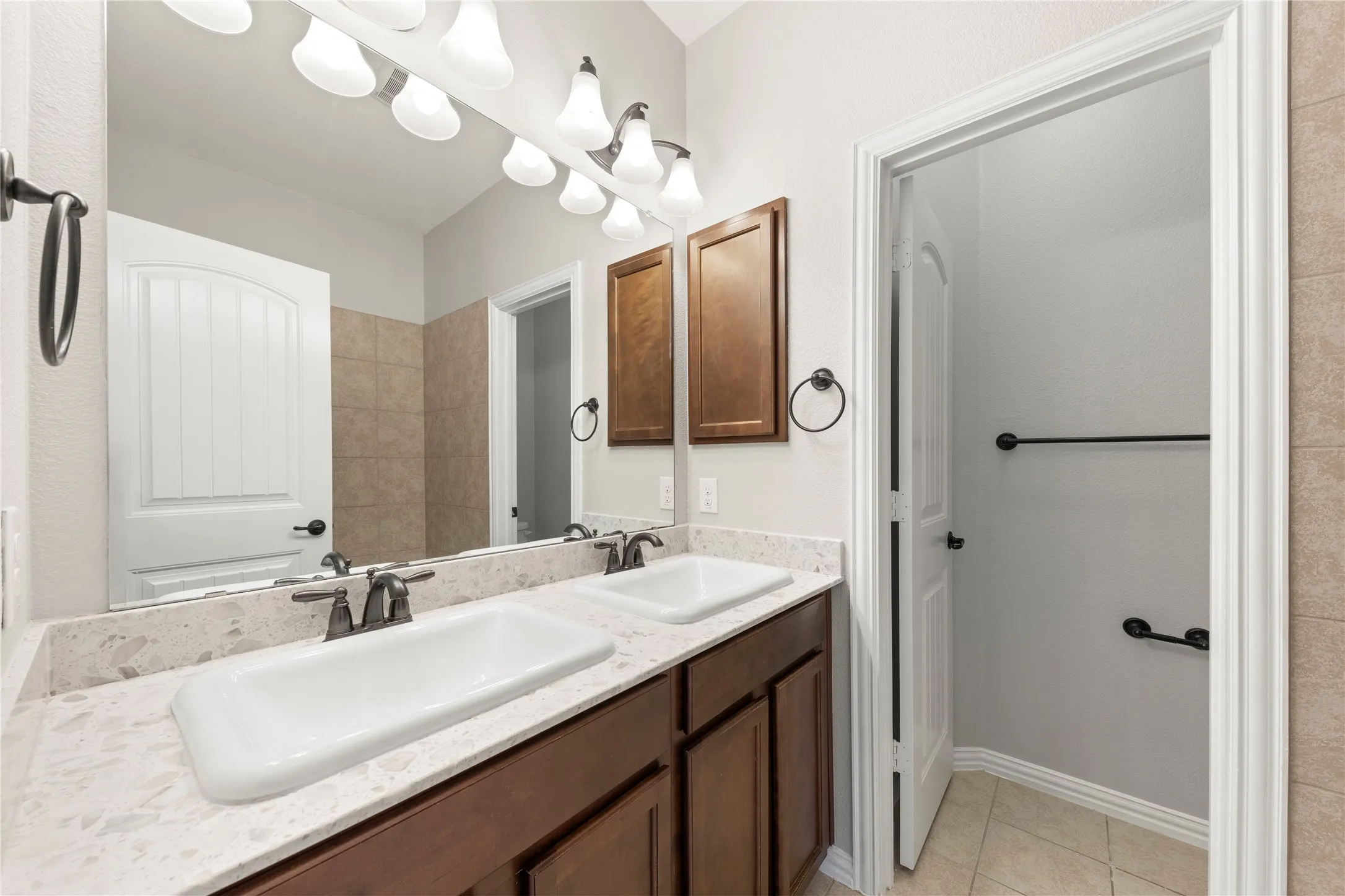 Single Family Residence For Sale in Denton County , 740 Sundrop Drive, Little Elm, Texas 75068, 5 Bedroom, 4 Bathroom, 2 Garage spaces, 4,077 Sqft, built in 2015, mls#21408087, Real Estate Agent in Little Elm, Homes For Sale in Denton county, Homes For Sale in Little Elm, Realtor in Little Elm Texas, Real Estate Brokerage Independent Realty Texas, Luminita Cordes Realtor