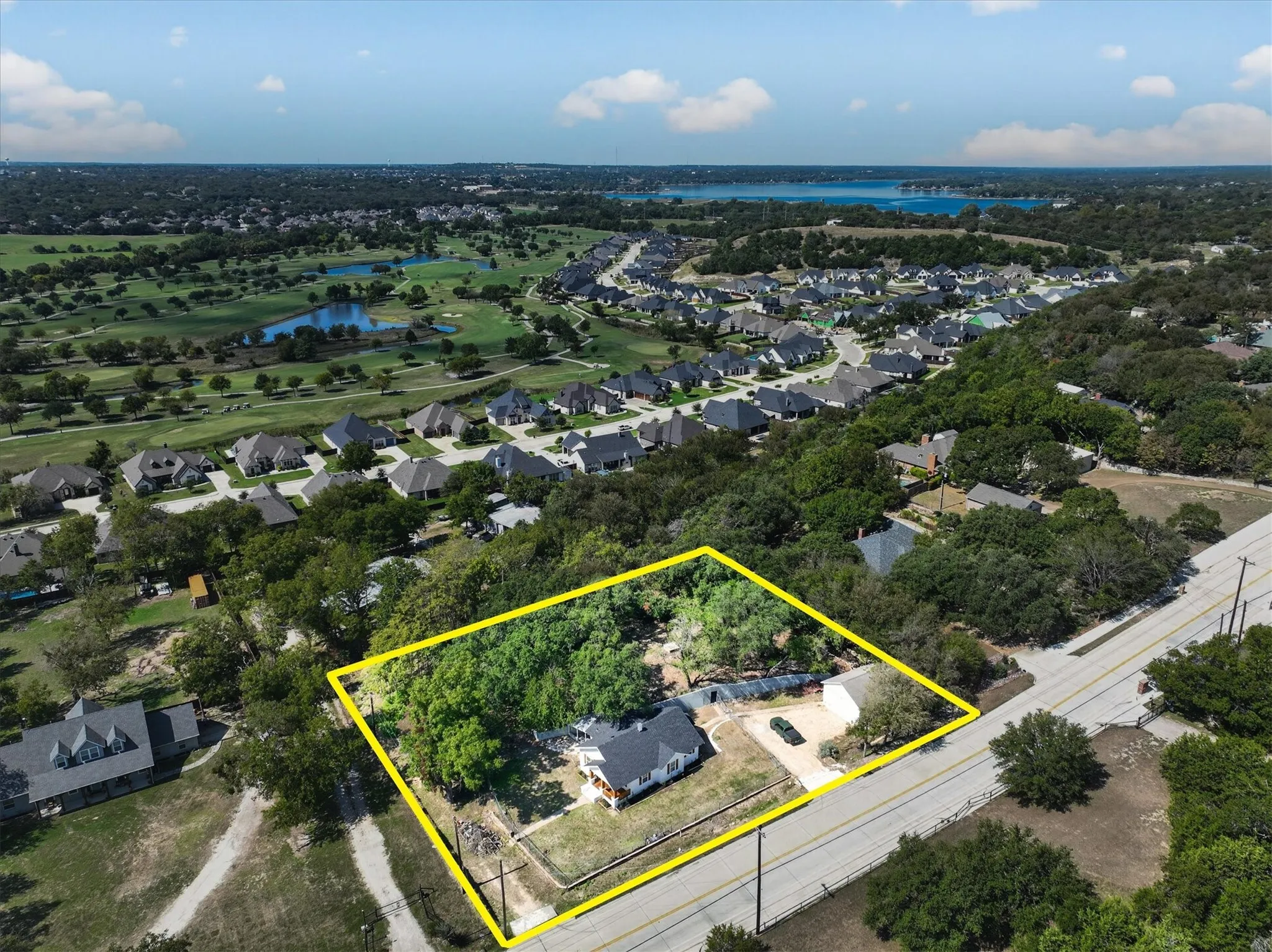 Single Family Residence For Sale in Parker County , 71 Crown Road, Willow Park, Texas 76087, 3 Bedroom, 2 Bathroom, 2 Garage spaces, 1,534 Sqft, built in 1930, mls#21408037, Real Estate Agent in Willow Park, Homes For Sale in Parker county, Homes For Sale in Willow Park, Realtor in Willow Park Texas, Real Estate Brokerage Independent Realty Texas, Luminita Cordes Realtor