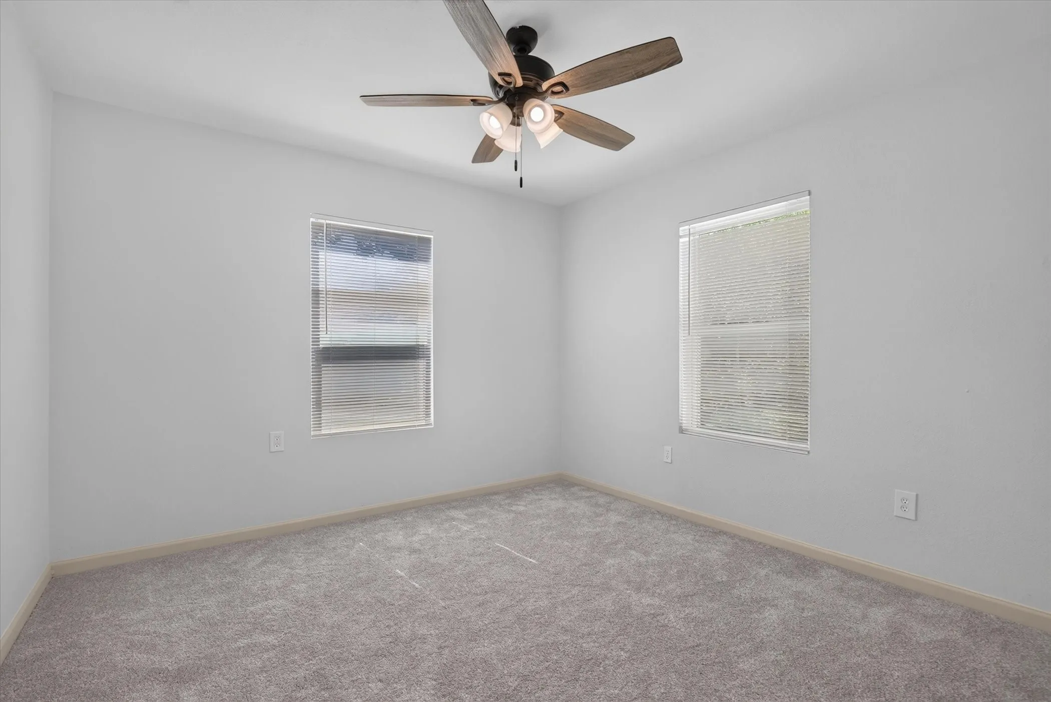 Single Family Residence For Sale in Parker County , 71 Crown Road, Willow Park, Texas 76087, 3 Bedroom, 2 Bathroom, 2 Garage spaces, 1,534 Sqft, built in 1930, mls#21408037, Real Estate Agent in Willow Park, Homes For Sale in Parker county, Homes For Sale in Willow Park, Realtor in Willow Park Texas, Real Estate Brokerage Independent Realty Texas, Luminita Cordes Realtor