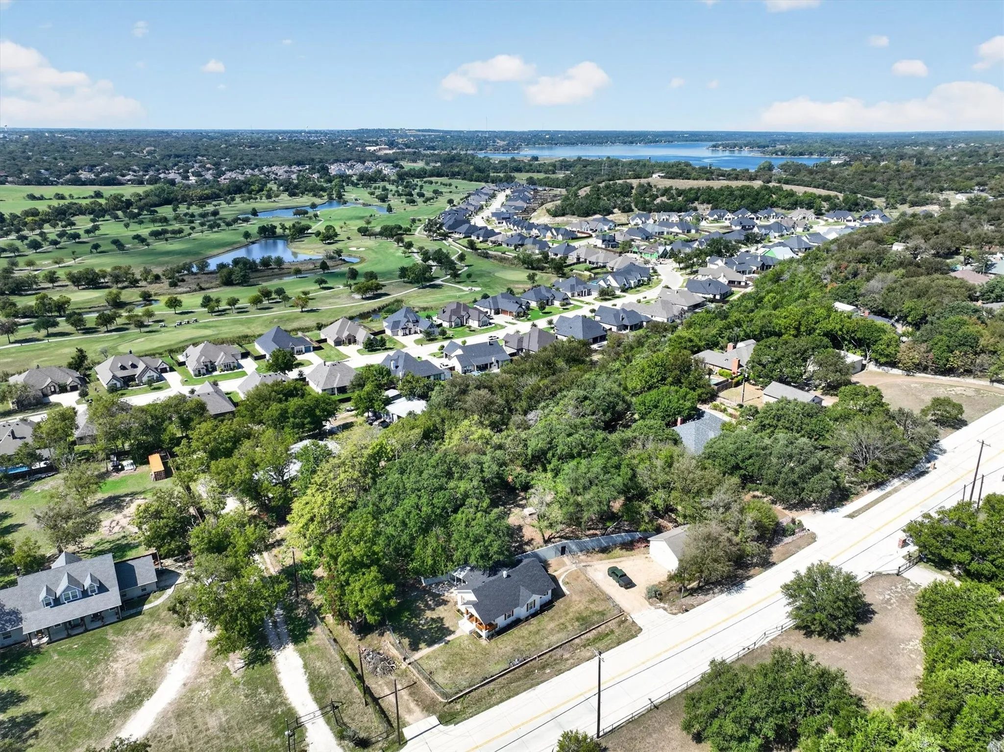 Single Family Residence For Sale in Parker County , 71 Crown Road, Willow Park, Texas 76087, 3 Bedroom, 2 Bathroom, 2 Garage spaces, 1,534 Sqft, built in 1930, mls#21408037, Real Estate Agent in Willow Park, Homes For Sale in Parker county, Homes For Sale in Willow Park, Realtor in Willow Park Texas, Real Estate Brokerage Independent Realty Texas, Luminita Cordes Realtor