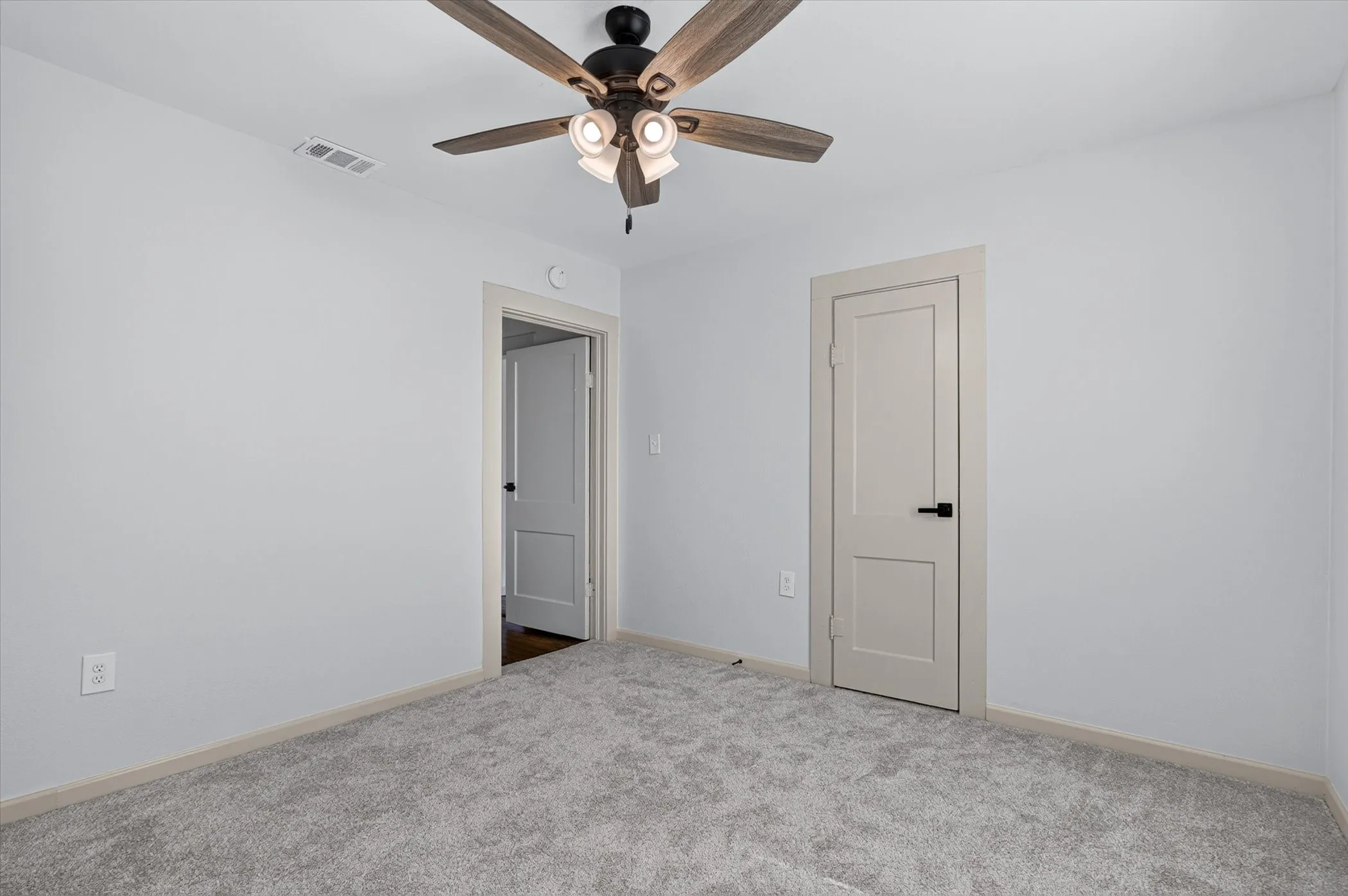 Single Family Residence For Sale in Parker County , 71 Crown Road, Willow Park, Texas 76087, 3 Bedroom, 2 Bathroom, 2 Garage spaces, 1,534 Sqft, built in 1930, mls#21408037, Real Estate Agent in Willow Park, Homes For Sale in Parker county, Homes For Sale in Willow Park, Realtor in Willow Park Texas, Real Estate Brokerage Independent Realty Texas, Luminita Cordes Realtor