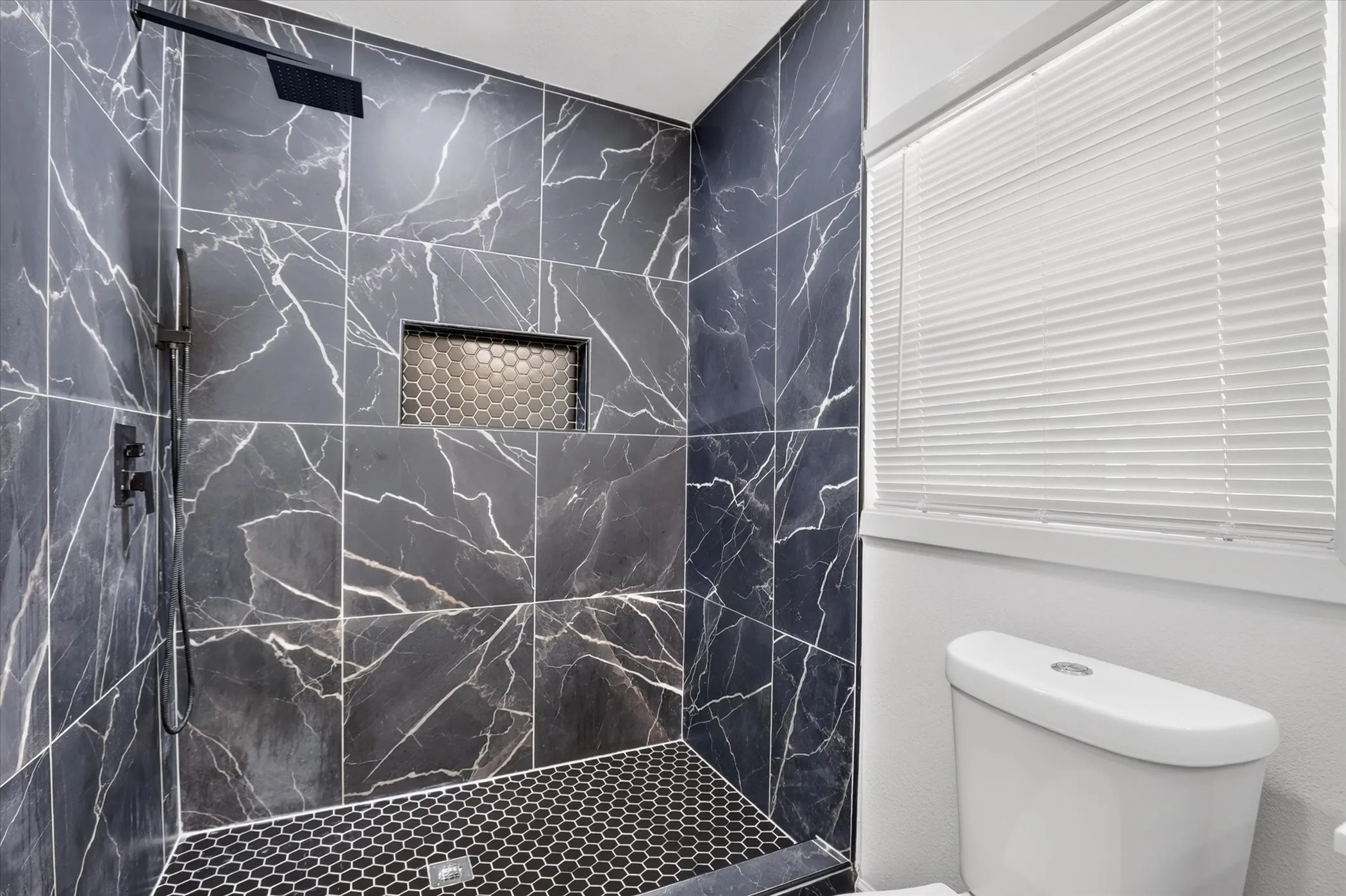 Single Family Residence For Sale in Parker County , 71 Crown Road, Willow Park, Texas 76087, 3 Bedroom, 2 Bathroom, 2 Garage spaces, 1,534 Sqft, built in 1930, mls#21408037, Real Estate Agent in Willow Park, Homes For Sale in Parker county, Homes For Sale in Willow Park, Realtor in Willow Park Texas, Real Estate Brokerage Independent Realty Texas, Luminita Cordes Realtor