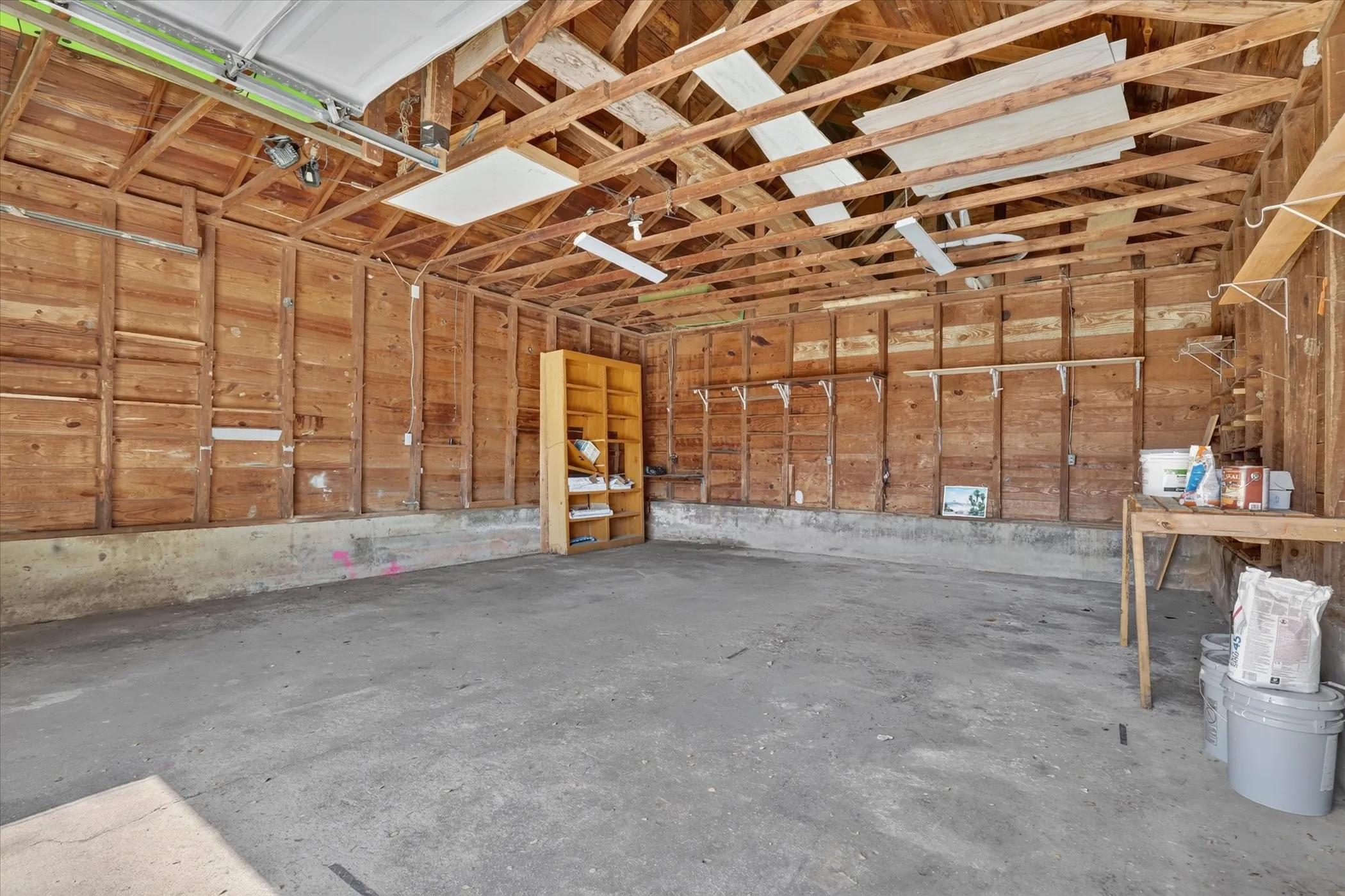 Single Family Residence For Sale in Parker County , 71 Crown Road, Willow Park, Texas 76087, 3 Bedroom, 2 Bathroom, 2 Garage spaces, 1,534 Sqft, built in 1930, mls#21408037, Real Estate Agent in Willow Park, Homes For Sale in Parker county, Homes For Sale in Willow Park, Realtor in Willow Park Texas, Real Estate Brokerage Independent Realty Texas, Luminita Cordes Realtor