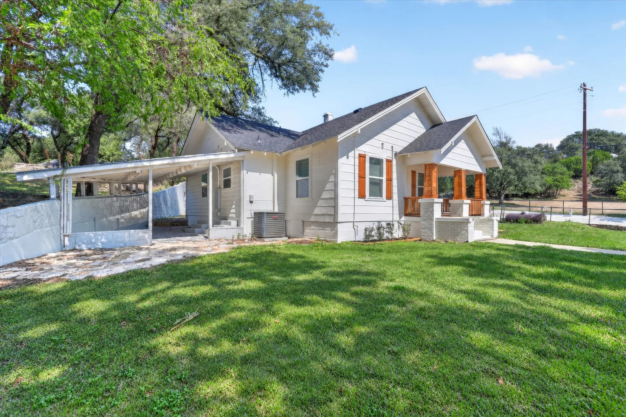 Single Family Residence For Sale in Parker County , 71 Crown Road, Willow Park, Texas 76087, 3 Bedroom, 2 Bathroom, 2 Garage spaces, 1,534 Sqft, built in 1930, mls#21408037, Real Estate Agent in Willow Park, Homes For Sale in Parker county, Homes For Sale in Willow Park, Realtor in Willow Park Texas, Real Estate Brokerage Independent Realty Texas, Luminita Cordes Realtor