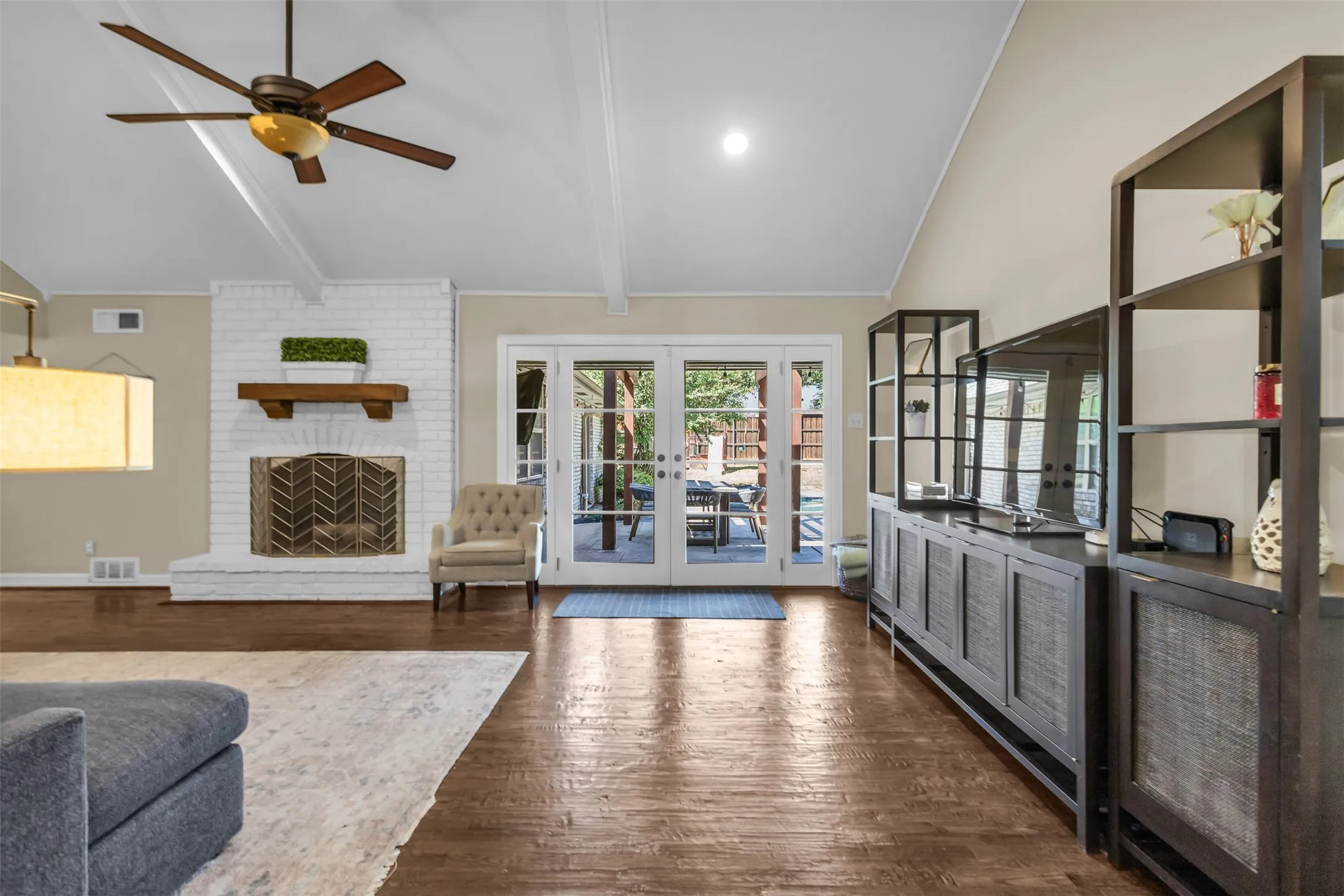 Open-concept living space featuring hardwood flooring, vaulted ceilings with ceiling fan, and recessed lighting throughout