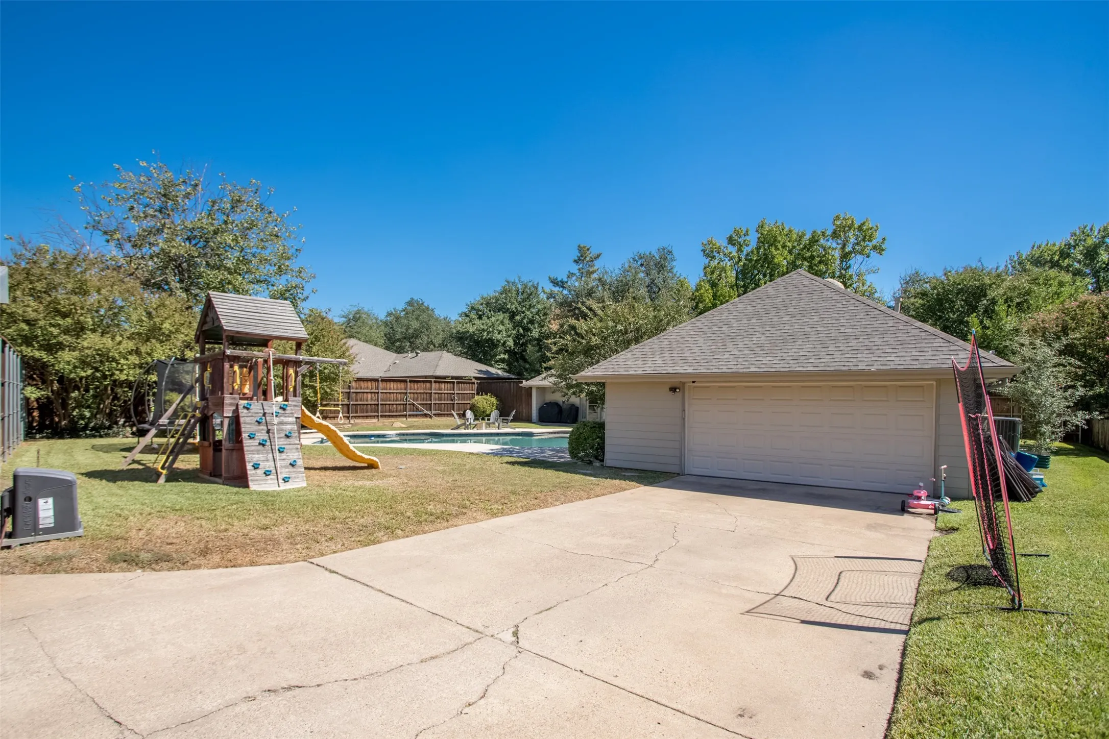 Single Family Residence For Sale in Dallas County , 14829 Knollview Drive, Dallas, Texas 75248, 4 Bedroom, 4 Bathroom, 2 Garage spaces, 2,973 Sqft, built in 1970, mls#21403021, Real Estate Agent in Dallas, Homes For Sale in Dallas county, Homes For Sale in Dallas, Realtor in Dallas Texas, Real Estate Brokerage Independent Realty Texas, Luminita Cordes Realtor