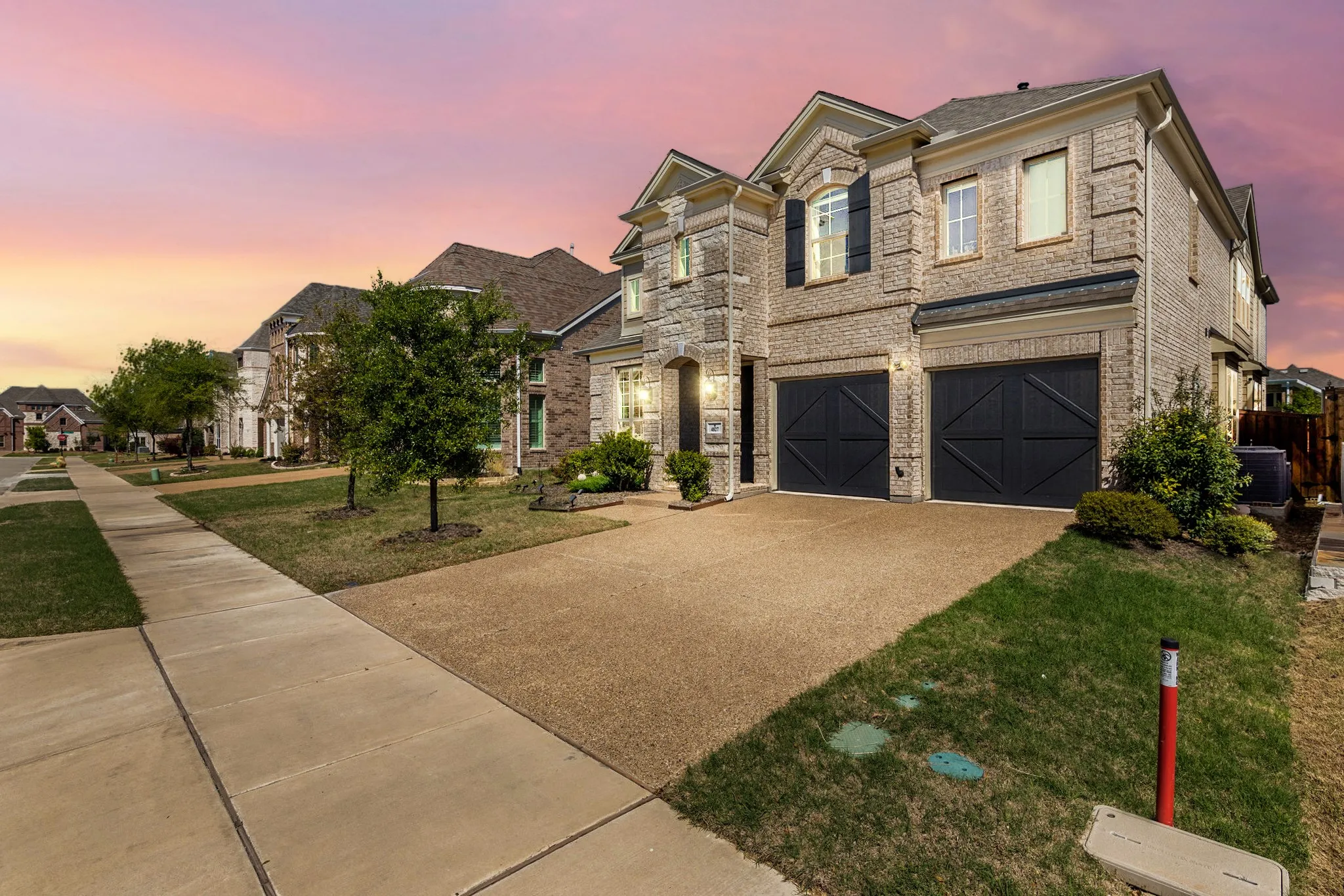 Gorgeous West Facing home with easy access to Hwy 121