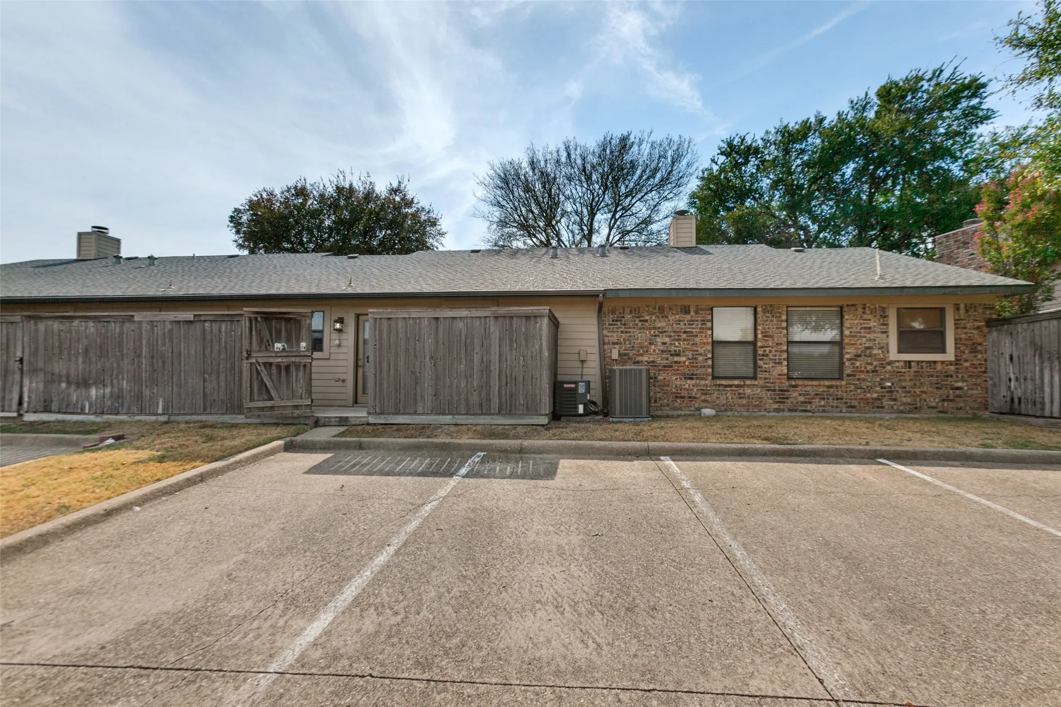 Condominium For Sale in Dallas County , 2111 E Belt Line Road 158B, Richardson, Texas 75081, 2 Bedroom, 1 Bathroom, Garage spaces, 915 Sqft, built in 1984, mls#21407246, Real Estate Agent in Richardson, Homes For Sale in Dallas county, Homes For Sale in Richardson, Realtor in Richardson Texas, Real Estate Brokerage Independent Realty Texas, Luminita Cordes Realtor