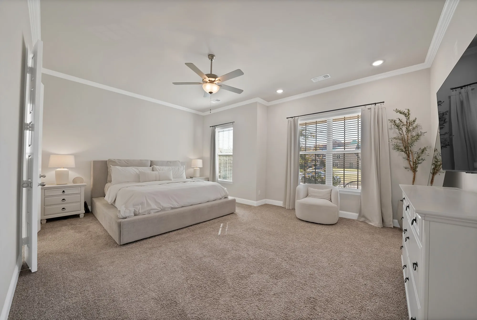 Recessed lighting, crown molding, ceiling fan, and carpeted flooring