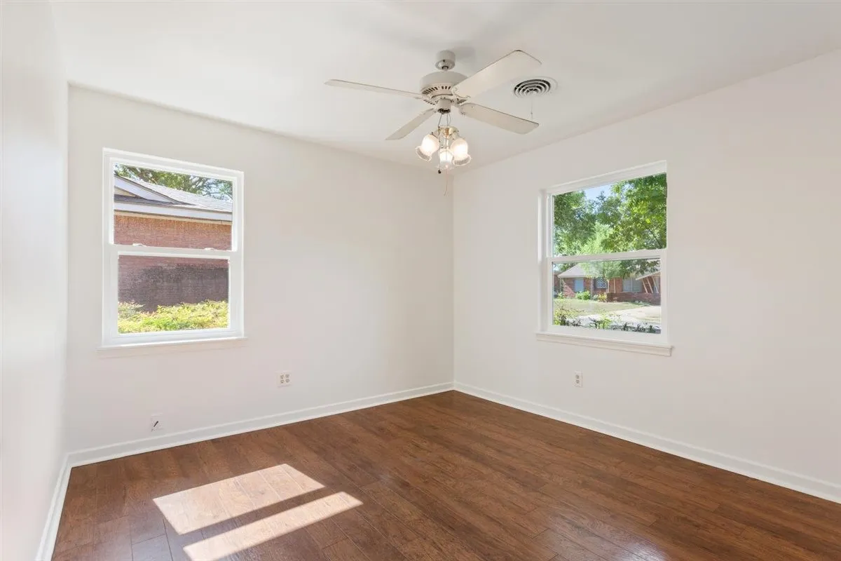 Single Family Residence For Sale in Mc Lennan County , 1319 Royal Oaks Drive, Waco, Texas 76710, 3 Bedroom, 2 Bathroom, Garage spaces, 1,376 Sqft, built in 1959, mls#21405813, Real Estate Agent in Waco, Homes For Sale in Mc Lennan county, Homes For Sale in Waco, Realtor in Waco Texas, Real Estate Brokerage Independent Realty Texas, Luminita Cordes Realtor